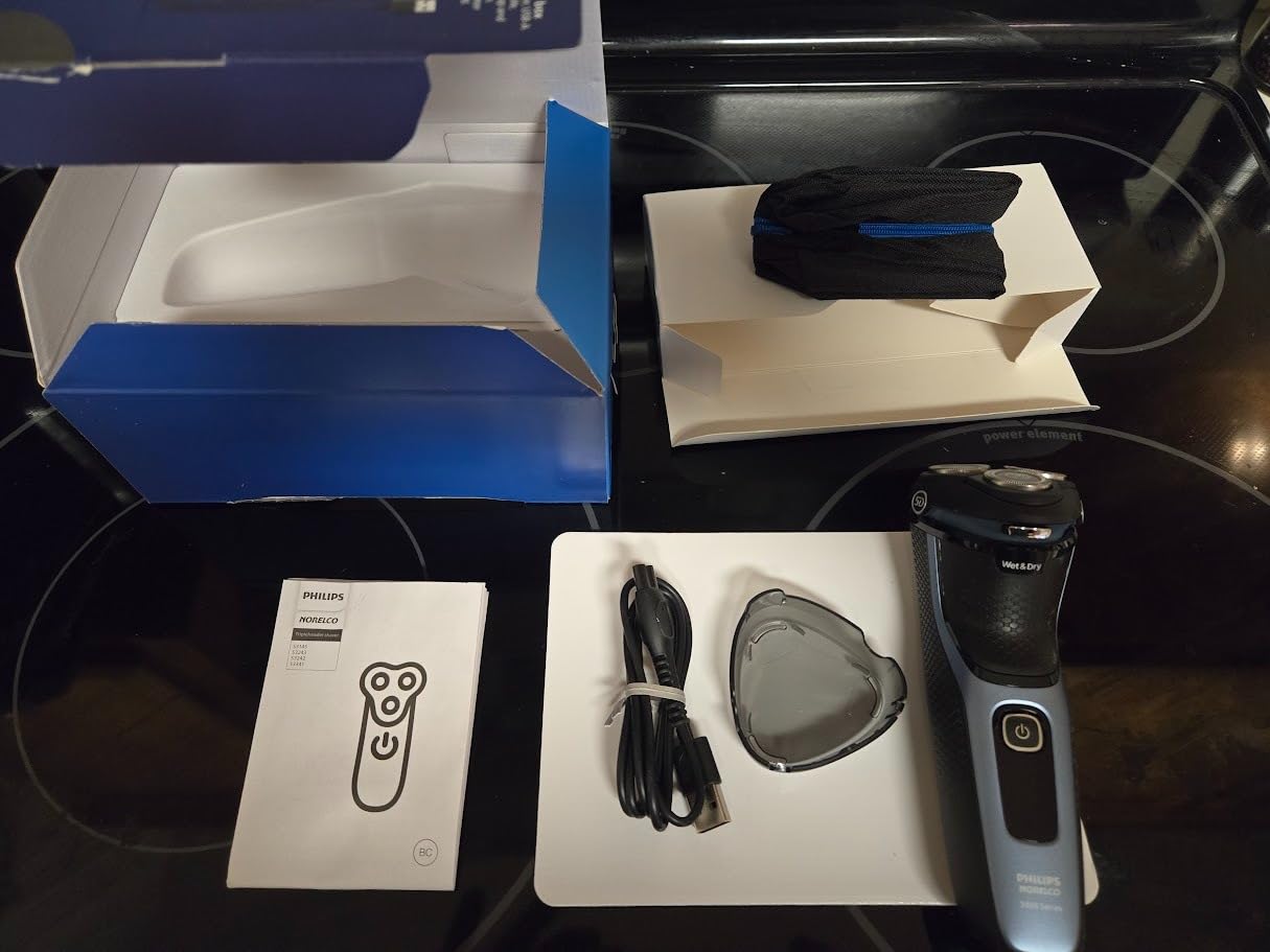 Philips Norelco 3600 Electric Shaver, Storm Blue | 27 Self Sharpening ComfortCut Blades, 5D Pivot & Flex Heads, Wet or Dry Use, Includes Travel Pouch customer photo 2