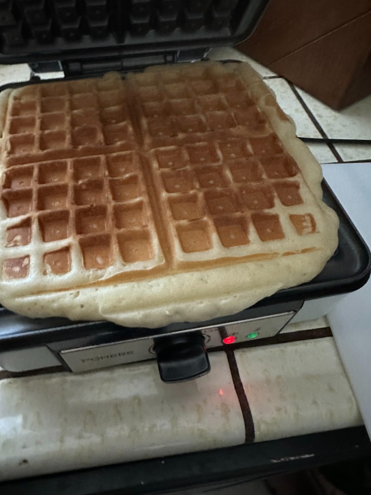FOHERE Waffle Maker 4 Slices, 1200W Square Waffle Iron, 5 Browning Levels, Nonstick Plates, Cool-touch Handle, Anti-scald, Anti-overflow, Indicator Lights, Recipe, White (Large) customer photo 1