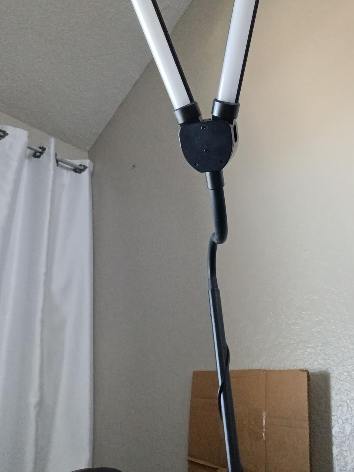 LED Floor Lamp, 18W/2000LM Bright Reading Floor Lamp for Office with Double Head, Adjustable Gooseneck Dimmable Modern Standing Light for Lash Extension Craft, Eye Caring Floor Lamps for Living Room customer photo 1