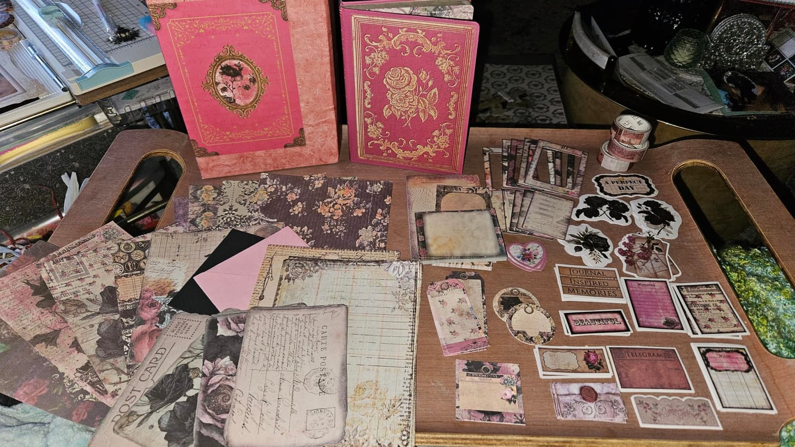 Diuhofart Vintage Scrapbooking Supplies Kit, 185pcs Junk Journal Kit with Scrapbook Paper A6 Aesthetic Notebook, Scrapbook Kit, Art Craft DIY Gift for Adult Women customer photo 1