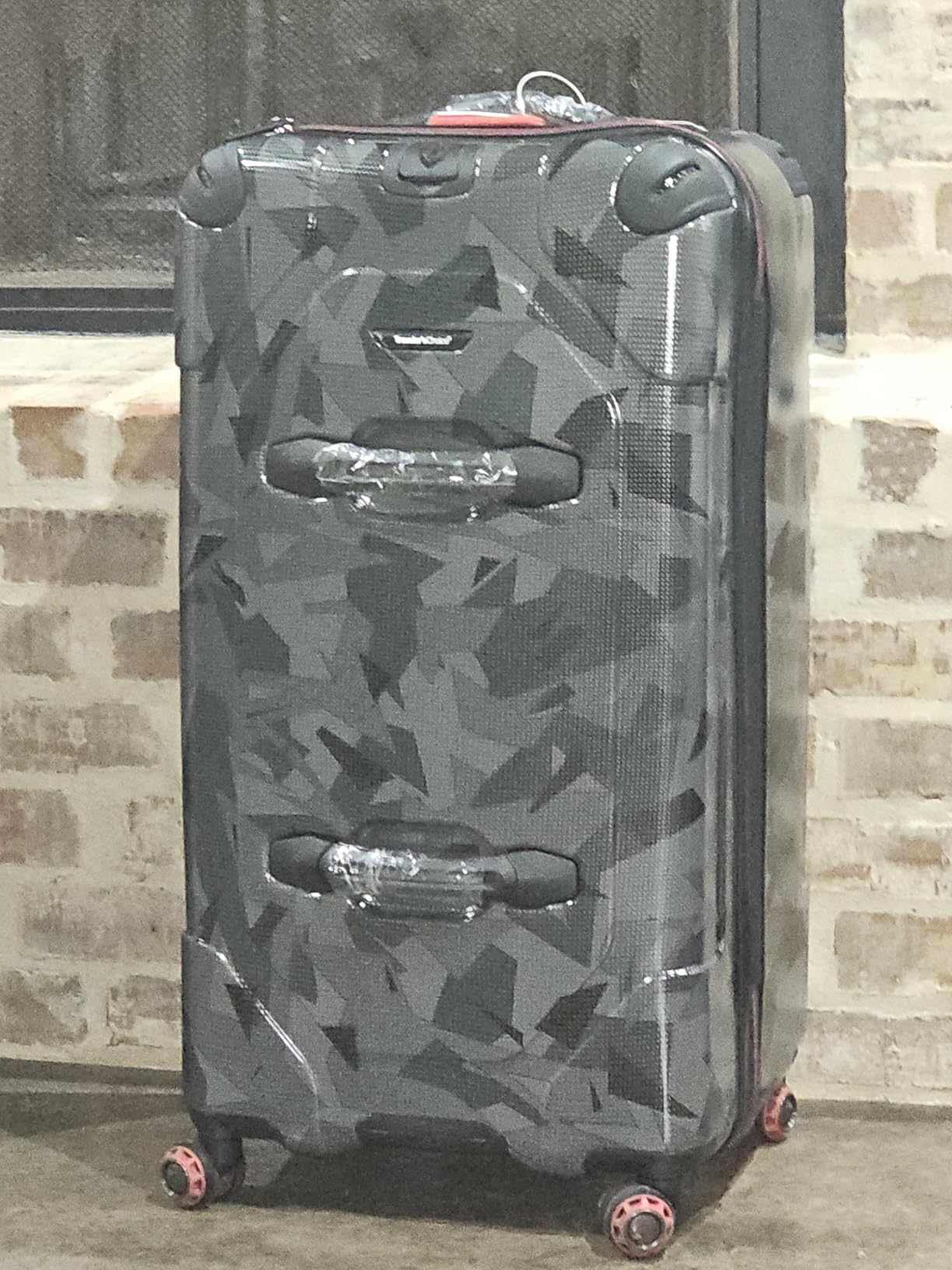 Traveler's Choice Maxporter II Polycarbonate Hardside Trunk with Spinner Wheels, Black, 22-Inch Carry-on Luggage customer photo 1