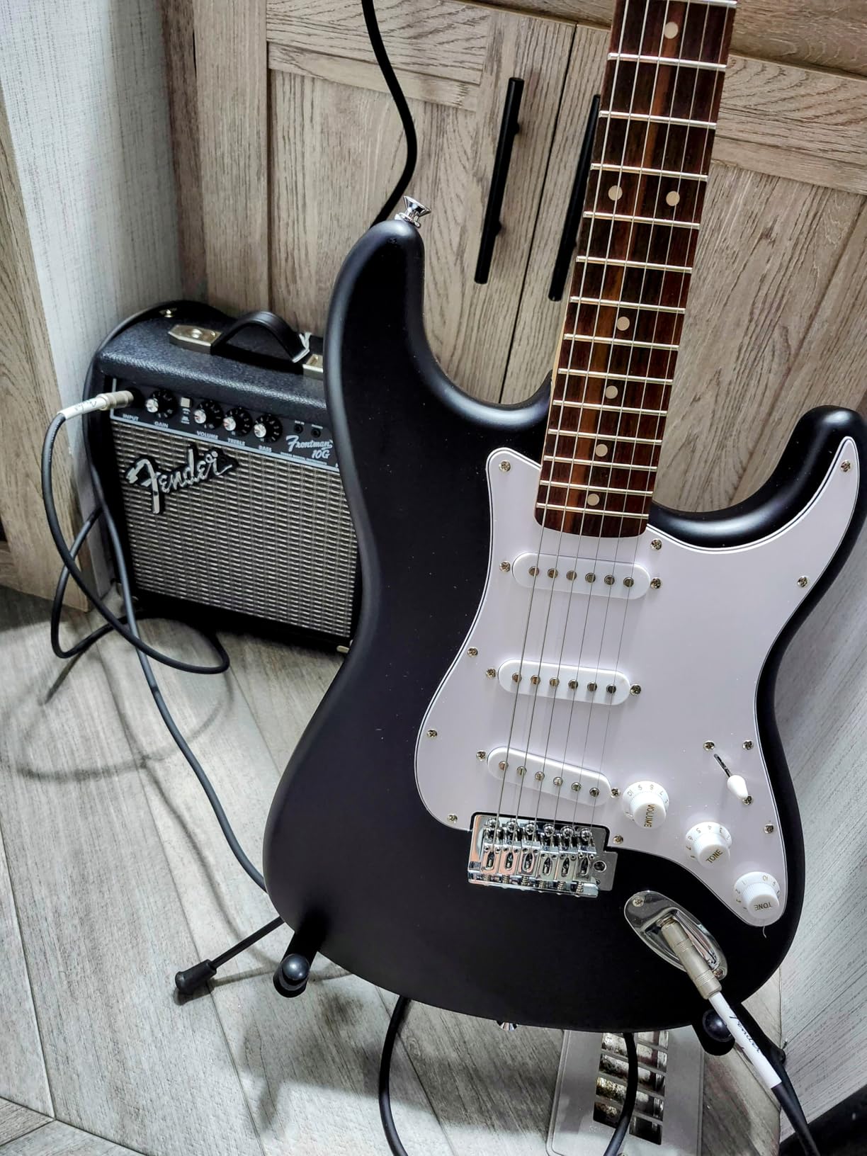 Fender Squier Debut Stratocaster Beginner Electric Guitar Kit, Matte Black | Complete starter pack with Frontman 10G amp, padded gig bag, strap, free lessons, 2-year warranty included customer photo 1