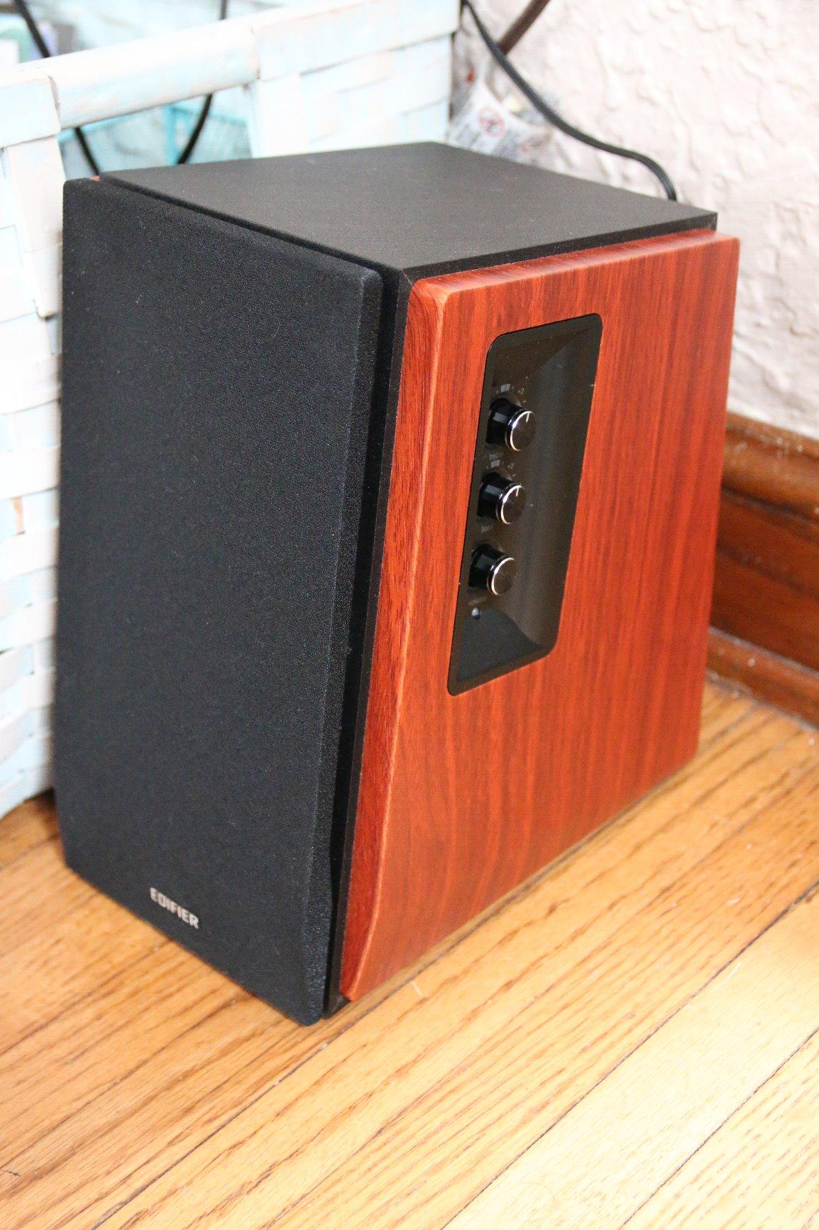Edifier R1700BT Bluetooth Bookshelf Speaker - Active Near-Field Studio Monitors - Powered Speakers 2.0 Setup Wooden Enclosure 66w RMS customer photo 2