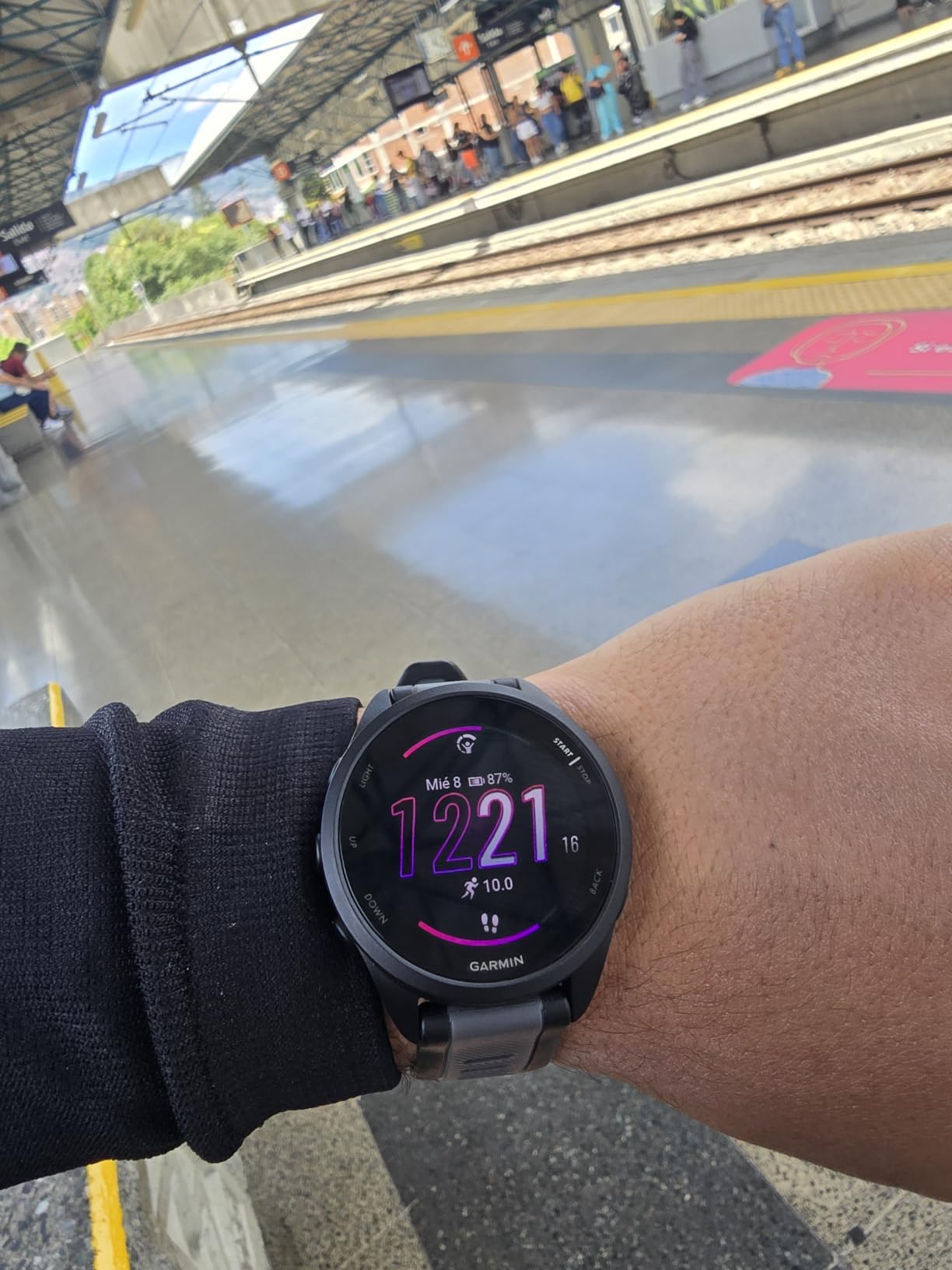 Garmin Forerunner 165, Running Smartwatch, 43mm, Whitestone customer photo 1