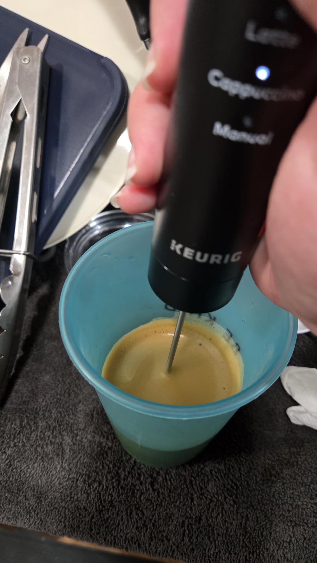 Keurig SimpleCafe Frother, Rechargeable Handheld Milk Frother for Lattes, Cappuccinos & Iced Coffee, USB Cord Included, Microwave-Safe Frothing Cup, Hot & Cold Foam Maker customer photo 1