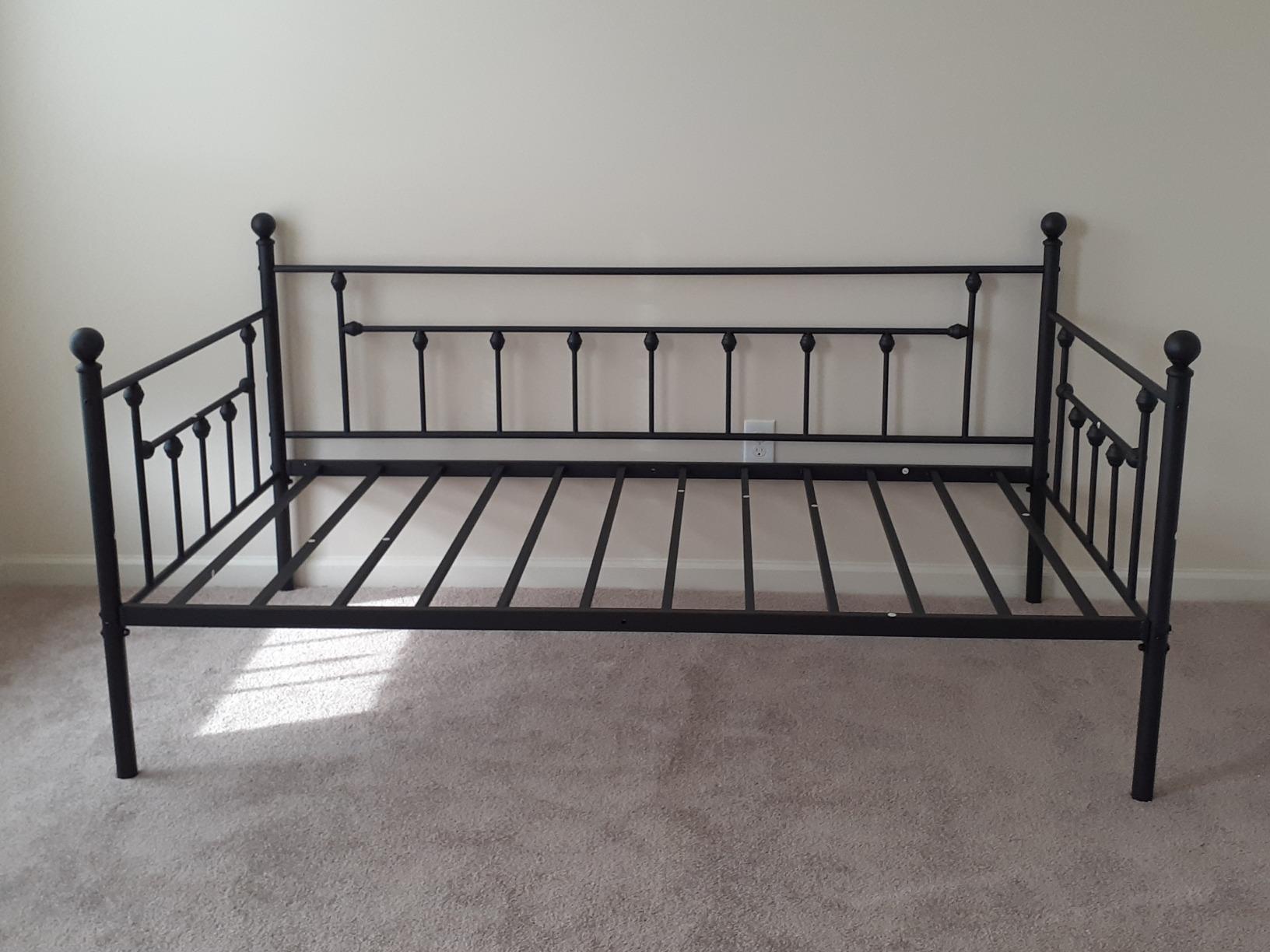 VECELO Daybed Frame, Twin Size Metal Platform Bed with Headboard, Heavy Duty Steel Slats Support for Living Room Bedroom Guest Room, Easy Assembly customer photo 2