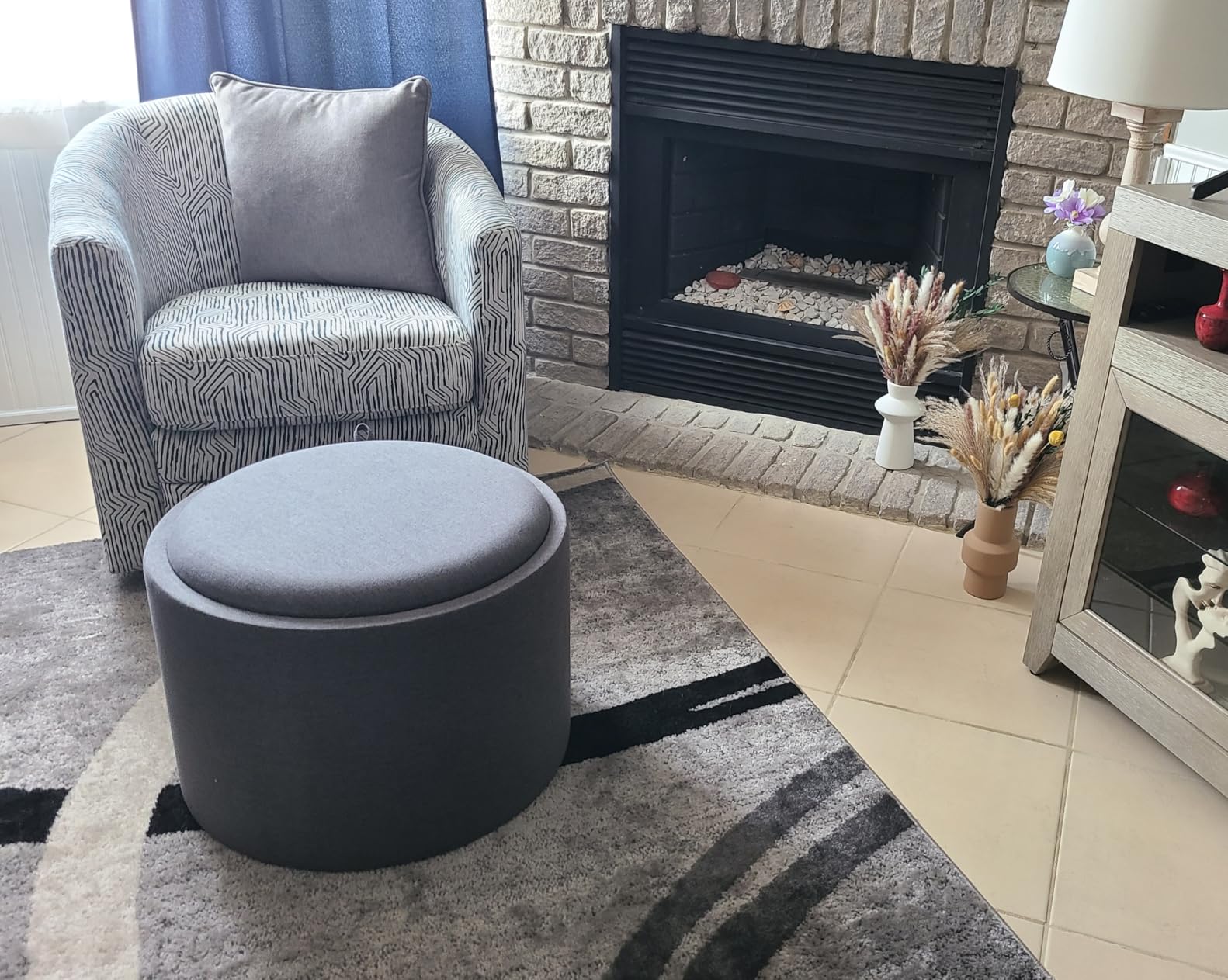 HOMCOM Round Storage Ottoman with Flip Top Tray, Footstool, Light Gray | Upholstered Fabric, Small Coffee Table, Hidden Compartment, Accent Vanity Stool, Living Room customer photo 1