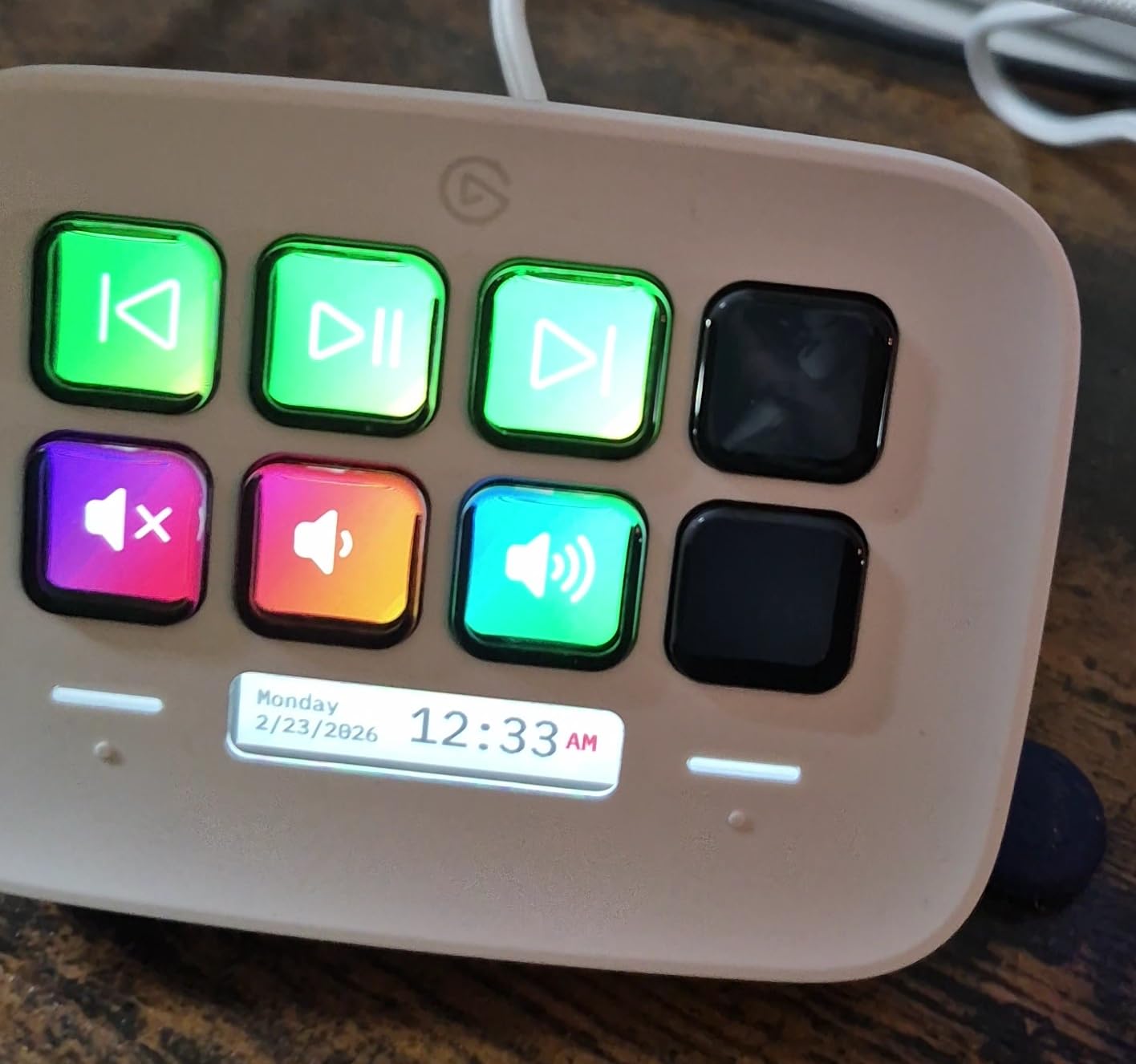 Elgato Stream Deck Neo, 8 Customizable Keys, 2 Touch Points | Automates repetitive tasks, Compatible with Zoom, Teams, Office apps, Smart home control, Zero-plastic packaging customer photo 1
