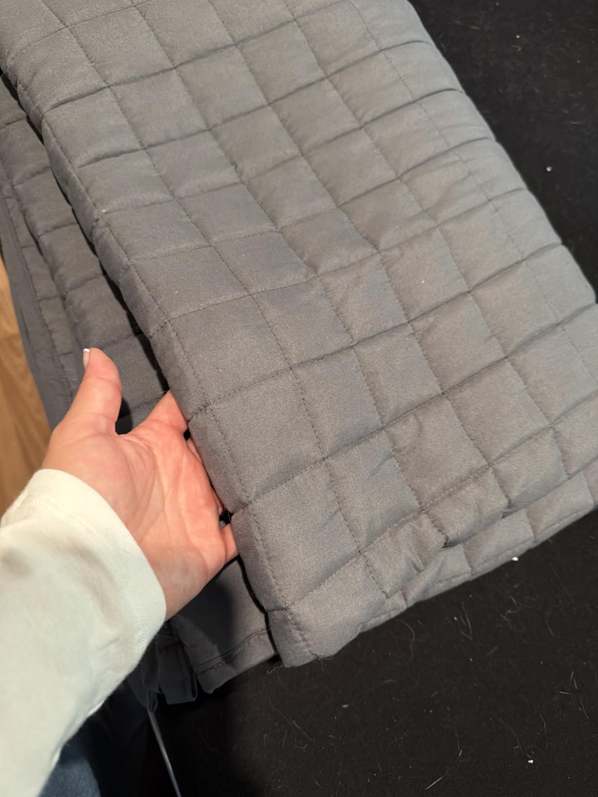 YnM Portable Weighted Lap Blanket for Adults, Perfect for Relaxation, Lounging, Napping, Sleeping & Travel (29x24 Inches, 7 Pounds, Dark Grey) customer photo 1