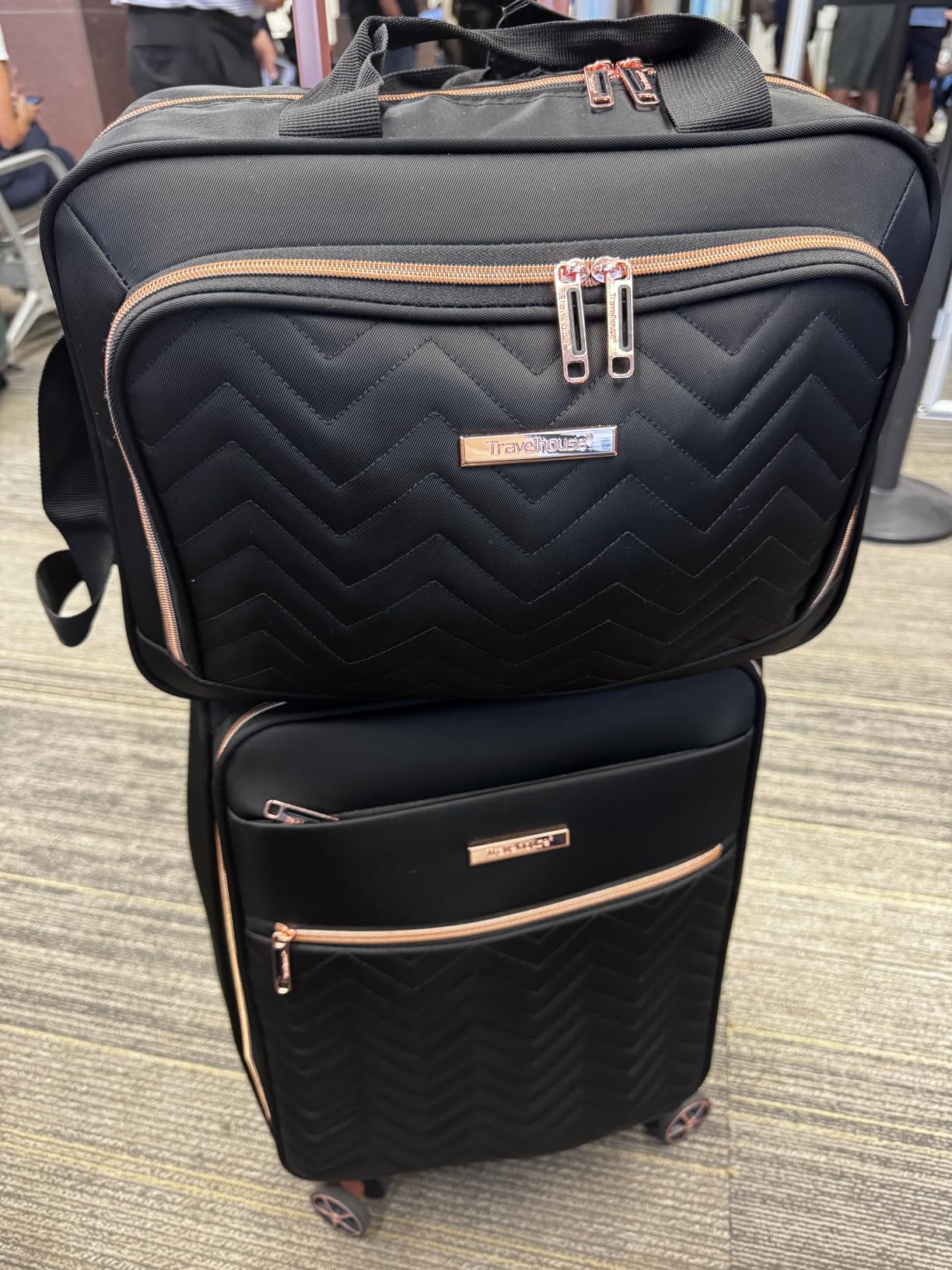Travelhouse 4-Piece Softside Luggage Set with Spinner Wheels customer photo 2
