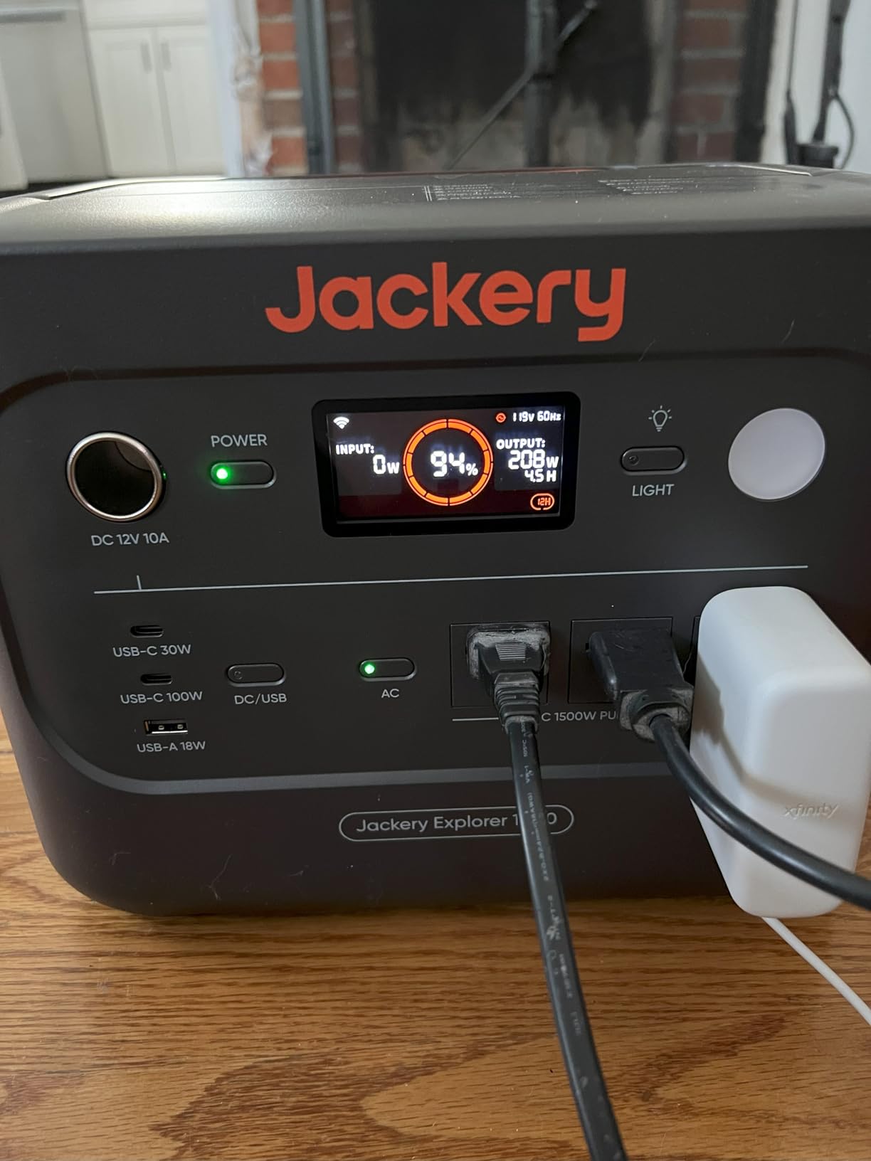 Jackery Solar Generator 1000 v2 and 200W Solar Panel,1070Wh,1500W AC customer photo 1