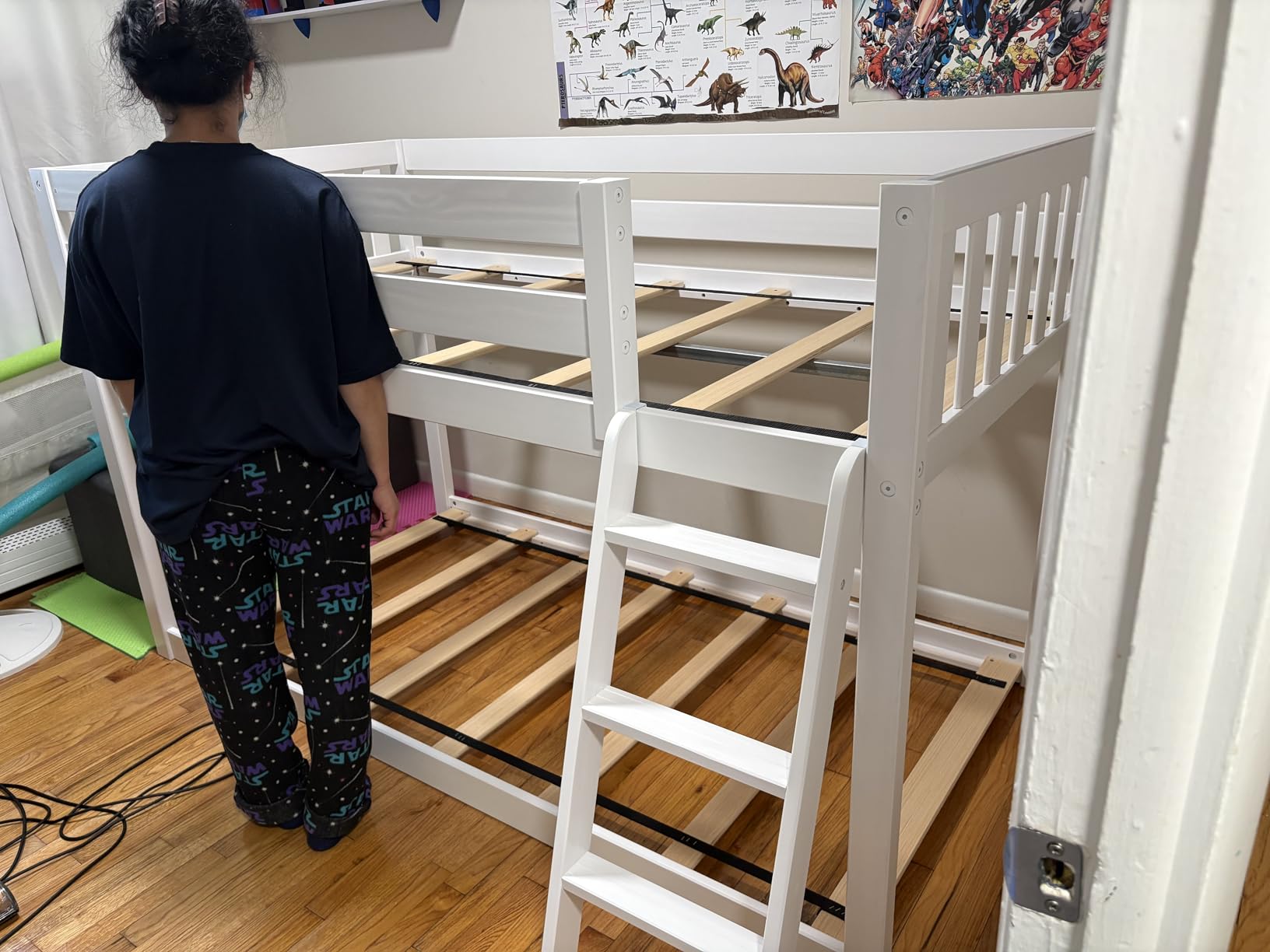 Max & Lily Fundamental Twin Low Bunk Bed, Kids Solid Wood Modern Bed Frame with Strong Wooden Slats, Non-Toxic Finishes, High Weight Capacity, White customer photo 1