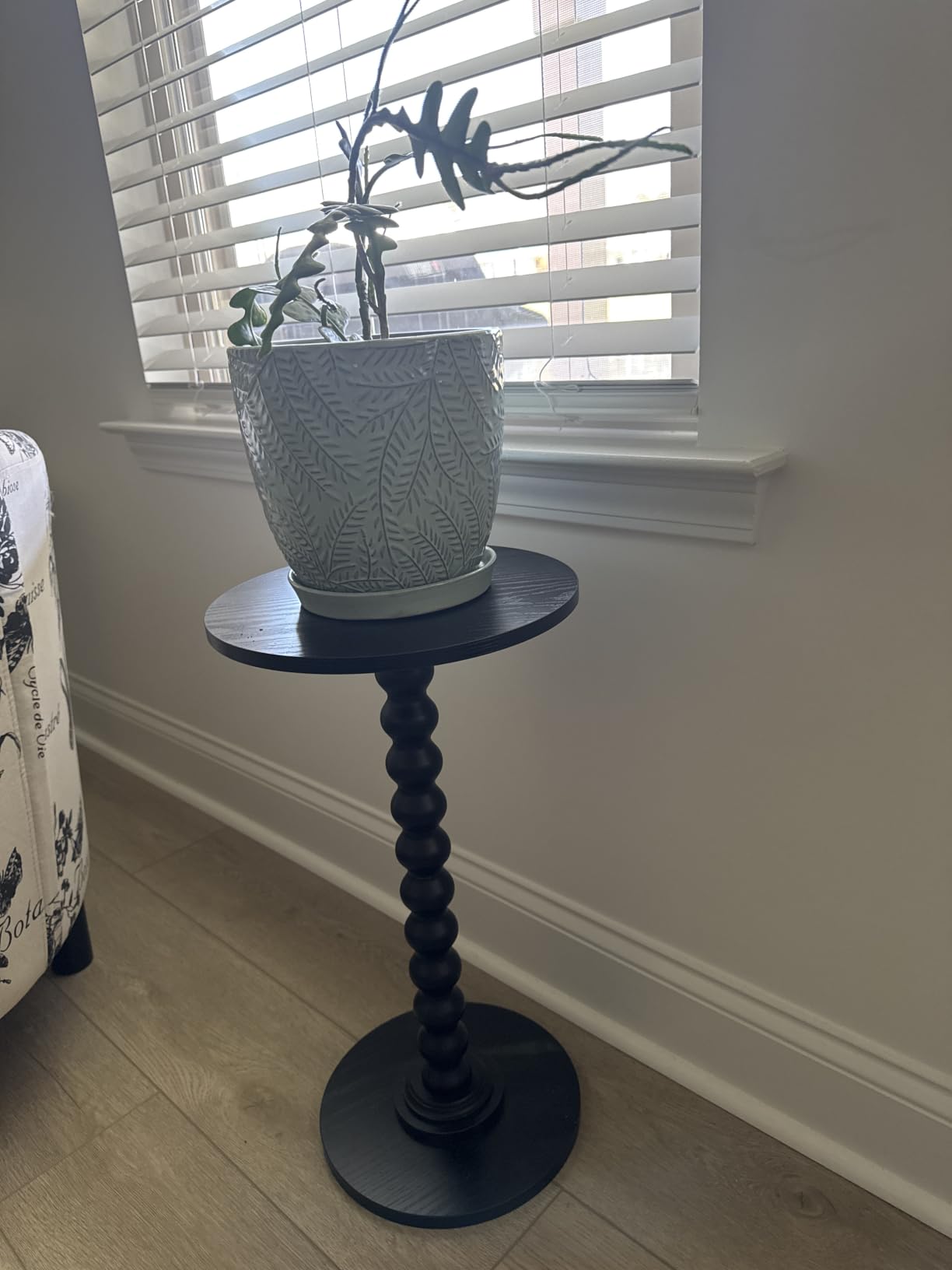 Fultyle Round Side Table, Small Drink Table for Small Spaces, Modern Accent End Table with Solid Wood Leg for Living Room, Bedroom, Corners, and Office (Natural) customer photo 2