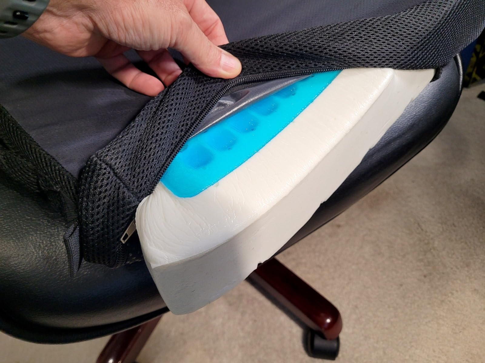 AUVON Gel Ventilation Seat Cushion with Innovation Heat Dissipation Design | Supportive Memory Foam Wheelchair Cushion for Back & Tailbone Comfort, Waterproof Cover, Anti-Sore & Ulcer, Buckle Strap customer photo 1