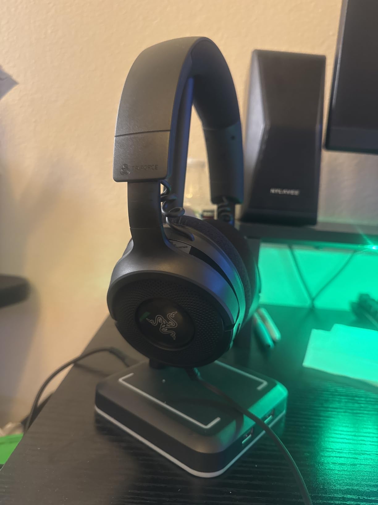Razer Kraken V4 X Wired USB-C & Type A Gaming Headset, Black | Cardioid Mic, Memory Foam Cushions, Chroma RGB Lighting, For PC, Mac, PS5, Nintendo Switch 2 customer photo 1