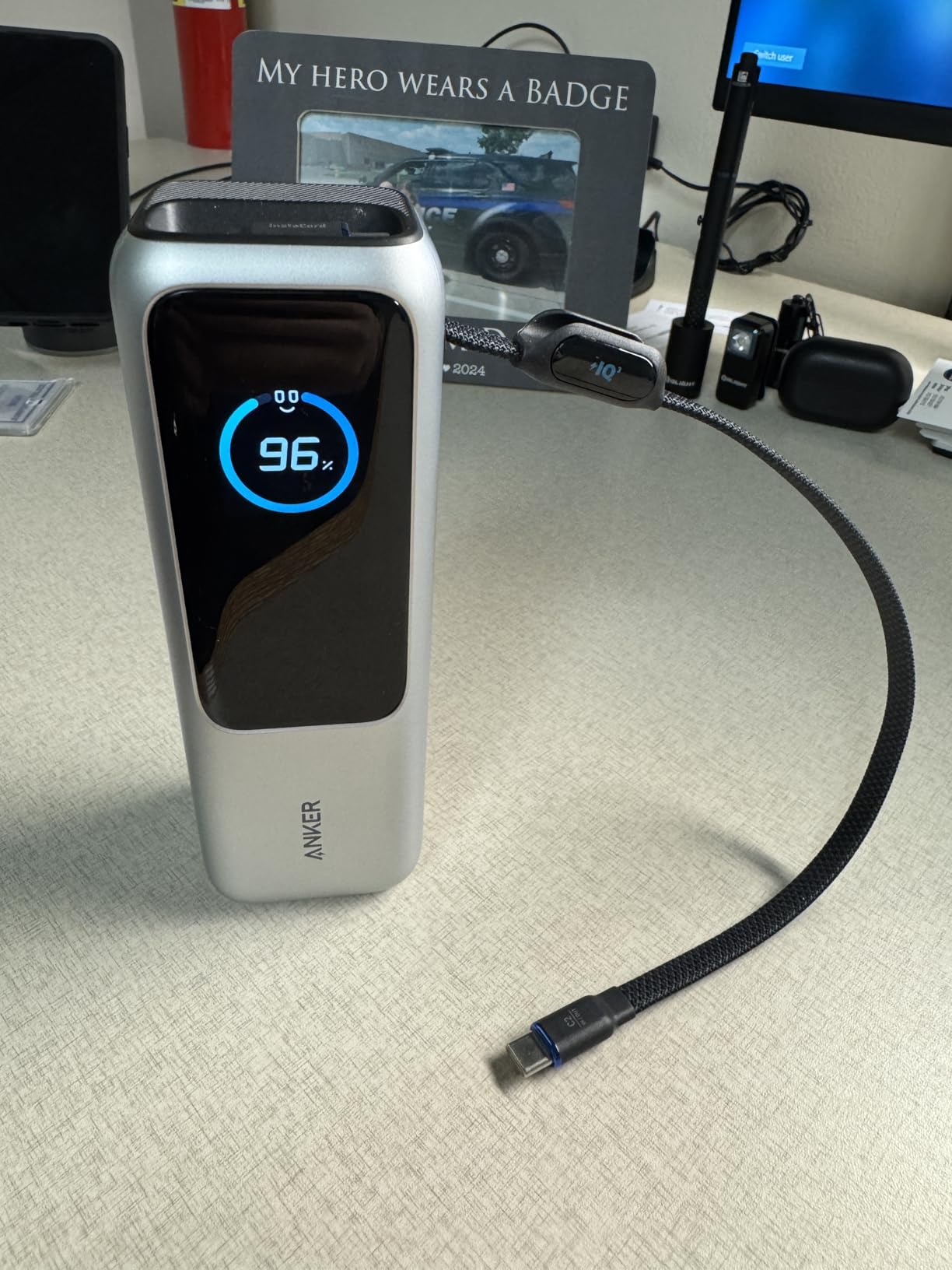 Anker Laptop Power Bank, 25,000mAh Travel Essential with 165W Total Output | 3 USB-C Ports with 100W Max Each, Built-In Retractable Cables, Flight-Ready, for iPhone 17 Series ,MacBook, and More customer photo 2
