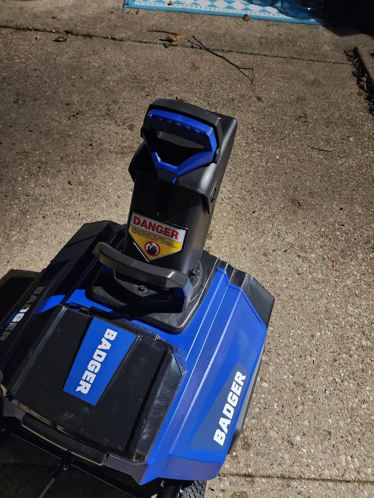 Wild Badger Power 40V Cordless Electric Snow Shovel, 12-Inch Brushless | 12-in clearing width, up to 8-in snow depth, fixed forward throw up to 20 ft, 4.0Ah battery and fast charger included customer photo 2