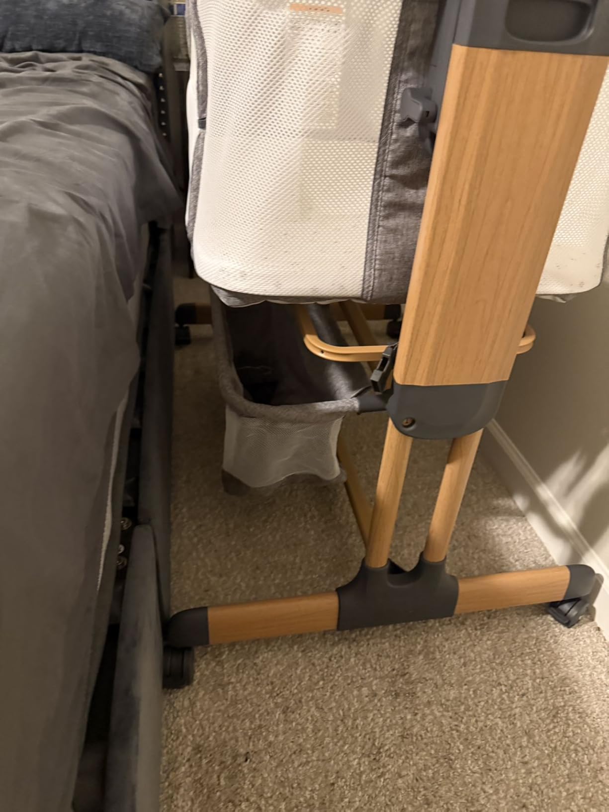 Ezebaby 3-in-1 Baby Bassinet, Rocking Baby Bassinets Bedside Sleeper, Adjustable Portable Crib for Newborn Infant with Wheels Storage Basket and Mesh Sides customer photo 1