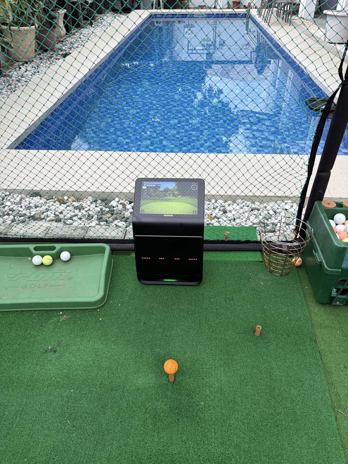 Garmin Approach R50, Premium Golf Launch Monitor & Simulator | Colorful 10