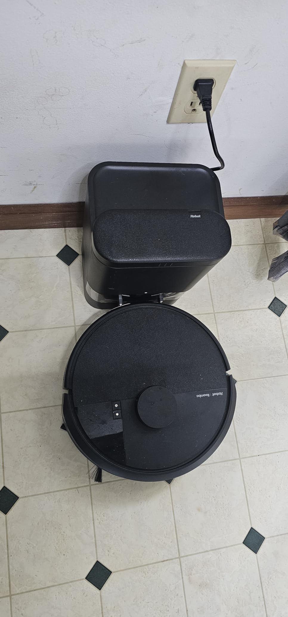 iRobot Roomba 104 2in1 Vacuum & Mop Robot - Self-Empties for 75 Days, Intense Power-Lifting Suction, Vacuums All Floors, Ideal for Pet Hair, LiDAR Smart Navigation Mapping, Mops Hard Floors customer photo 2