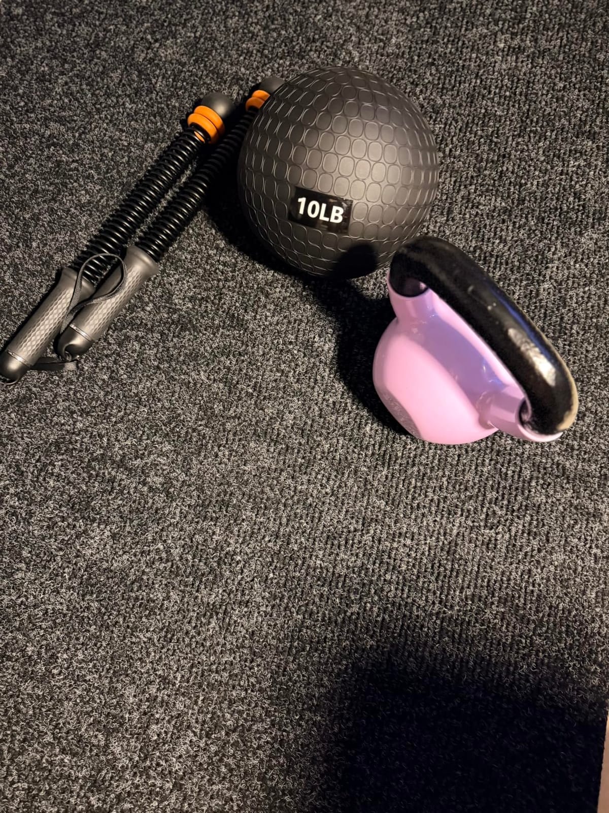 Amazon Basics Slam Medicine Balls for Exercise customer photo 1
