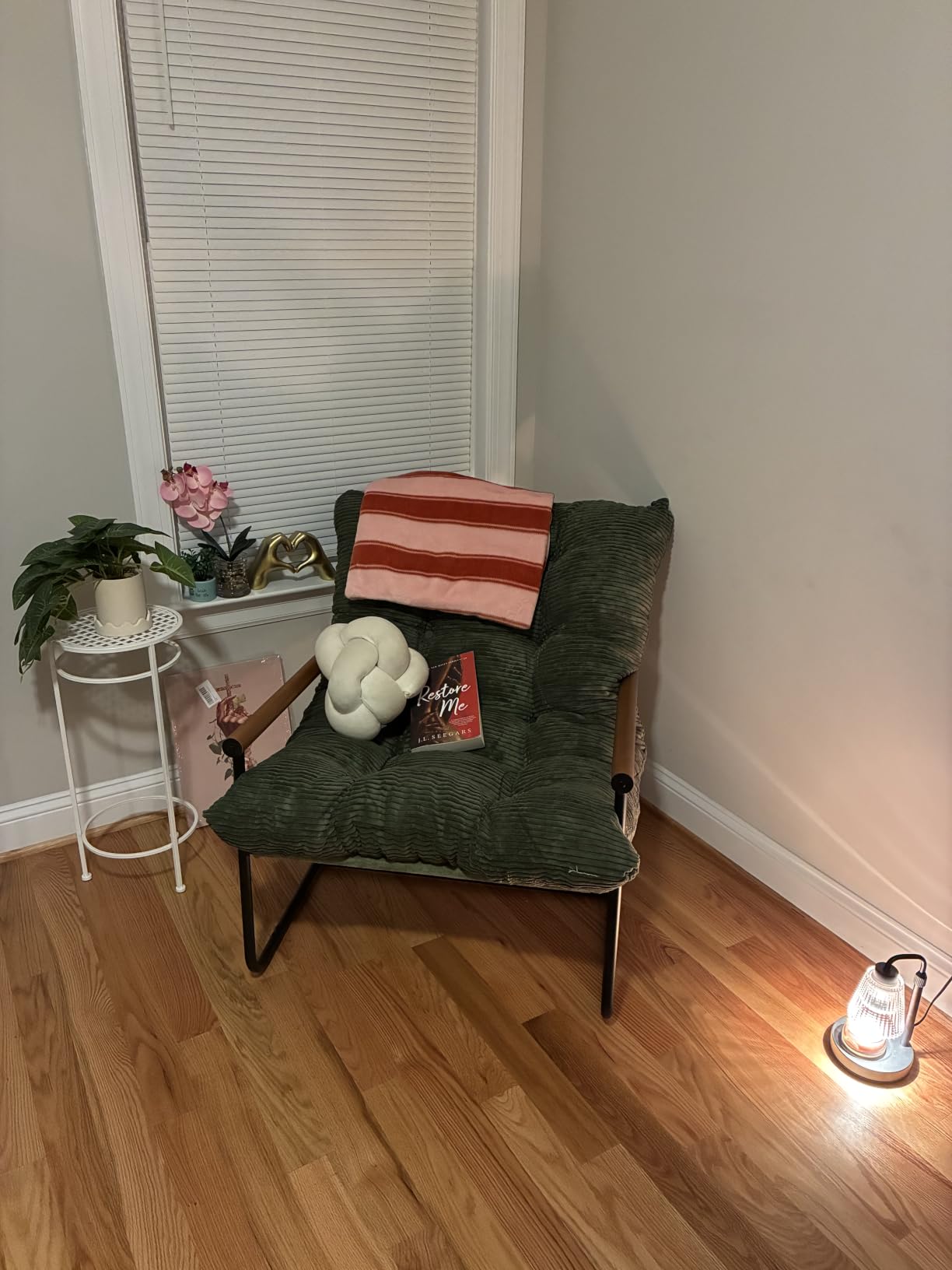 MAXYOYO Modern Accent Chair, Comfy Living Room Chair with Metal Frame, Accent Chair Upholstered Armchair with Soft Cushion for Bedroom Balcony Lounge Reading Room, Beige customer photo 2