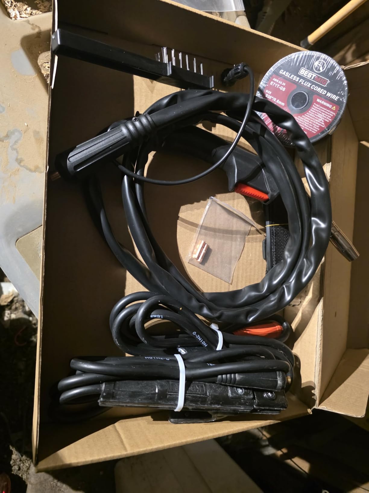BESTMIG 135A MIG Welder - 3-in-1 Flux Core Welder, MIG/Lift TIG/Stick Welding Machine - Portable IGBT Inverter - 110V with Welding Helmets and Gloves (Red Black, MIG 135A Welder) customer photo 1