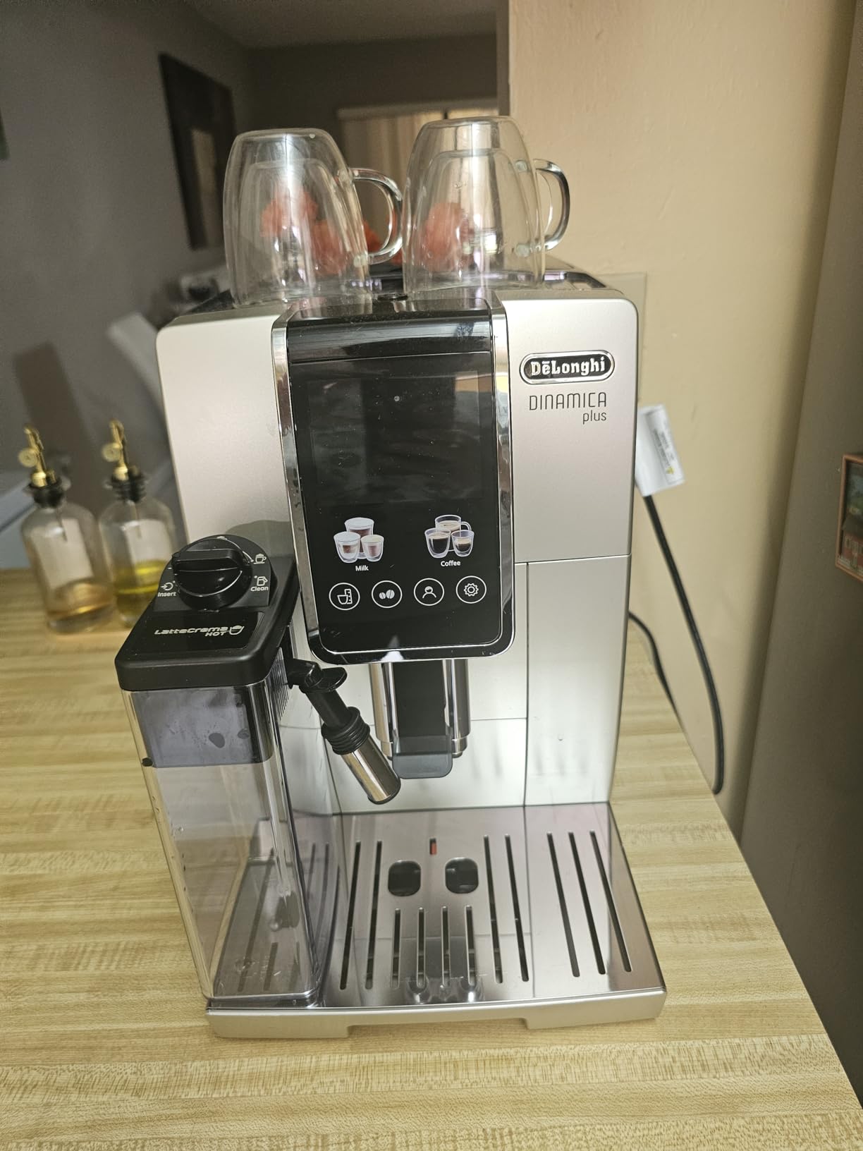 De'Longhi Dinamica Plus Fully Automatic Espresso Machine - Brew Personalized Coffee for up to 4 User Profiles, 24+ Recipes, Built in Grinder & Automatic Milk Steam Wand with 3 Frother Modes customer photo 2