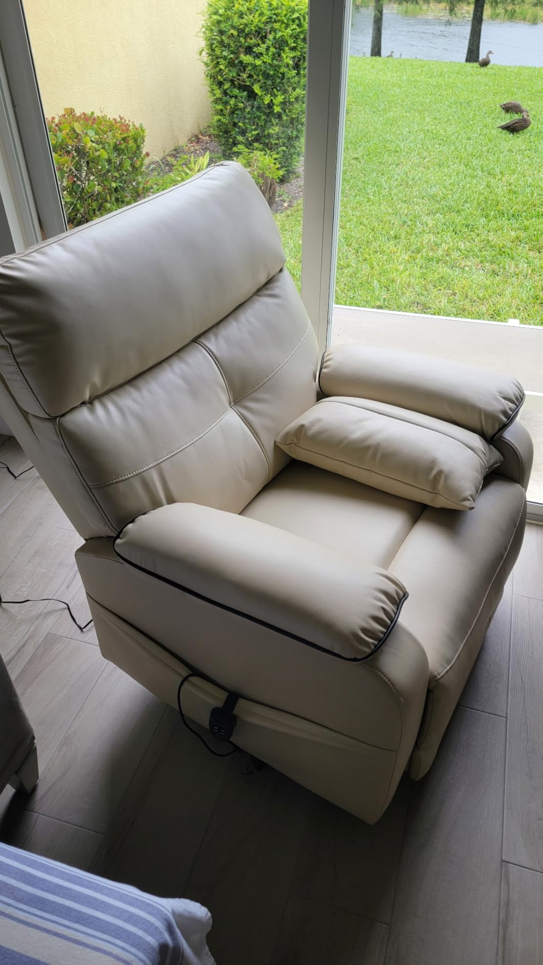 Dual Motor Power Lift Recliner Chair for Adult & Elderly, Leather, Beige | Infinite Position Lay Flat Lift Chair with Heat & Massage, Cup Holder, Lumbar Pillow, Wireless Charger, USB Ports customer photo 1