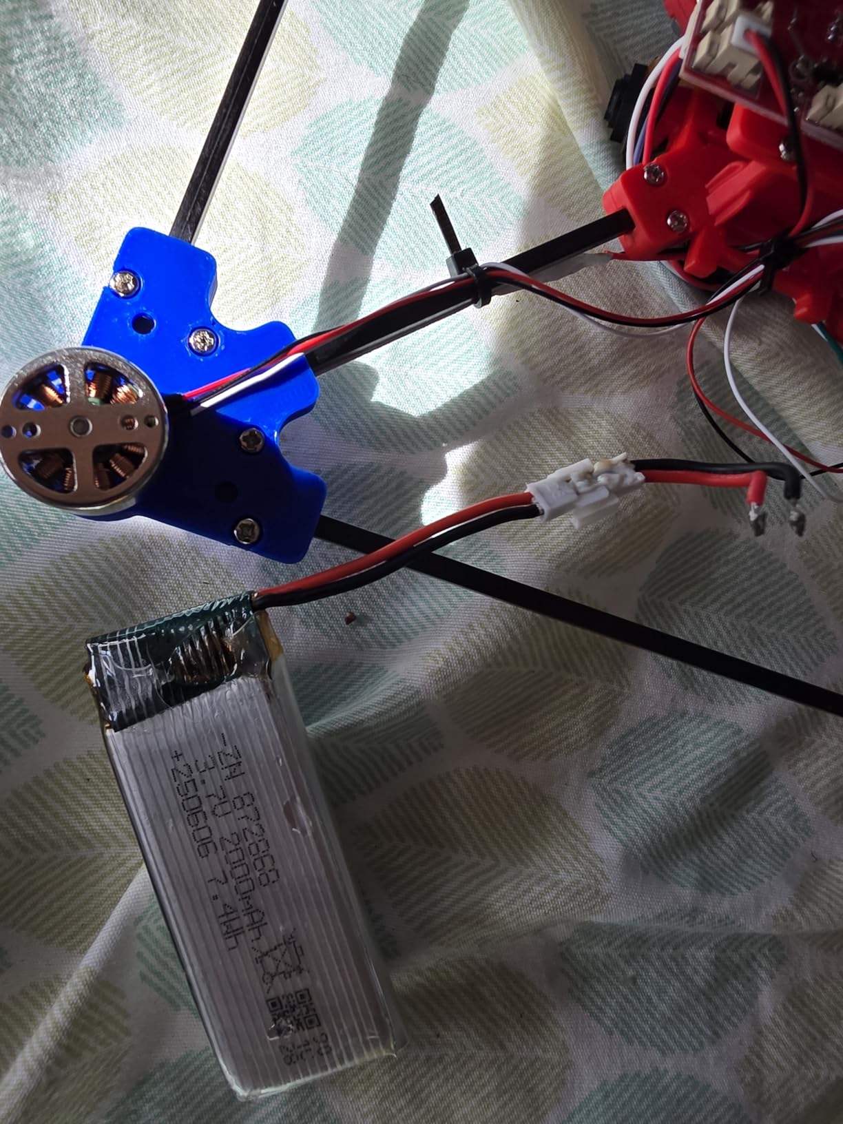Quadrotor Drone DIY Kit: A Unique STEM Project with Brushless Motor, Optical Flow Hovering, One-Click Takeoff and Landing, and 360° Flip for DIY Enthusiasts to Learn Drone Basics customer photo 2