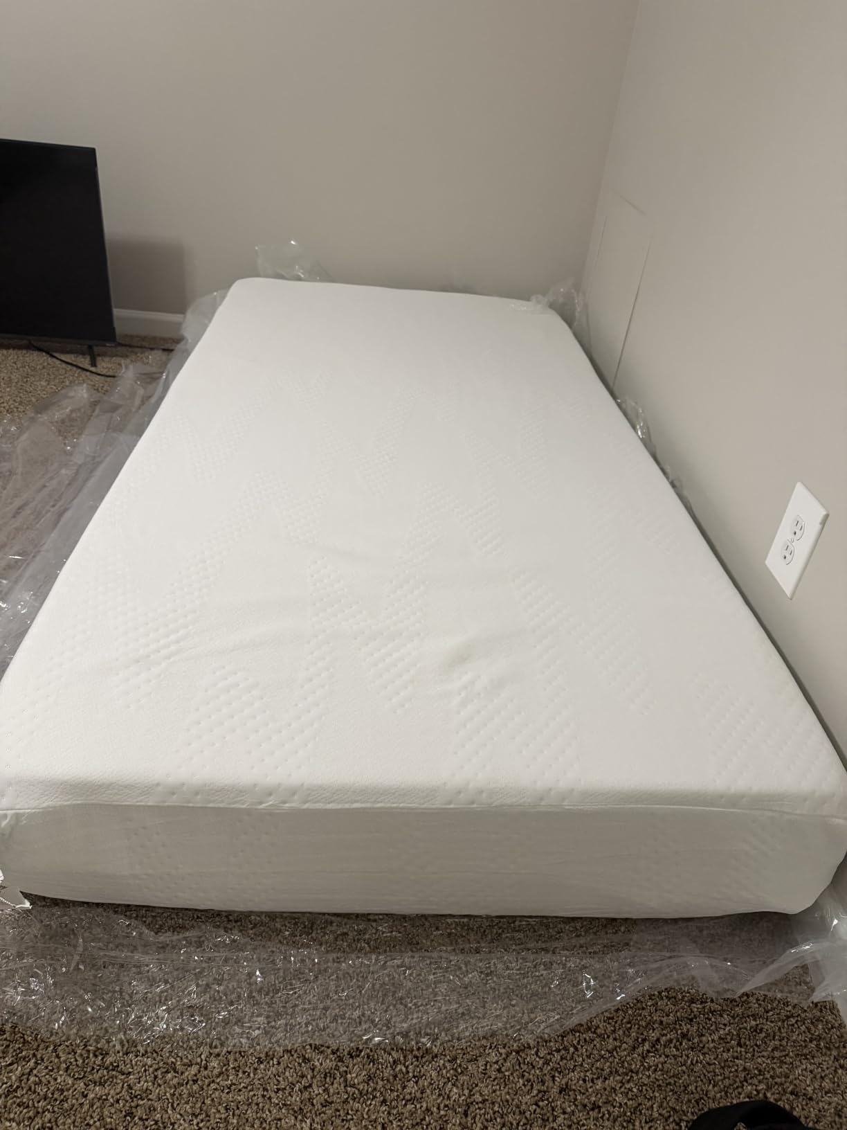 Novilla Queen Size Mattress, 14 Inch Gel Memory Foam Mattress for Cooling | Cooling Night Sleep & Pressure Relief & Motion Isolation, CertiPUR-US Certified customer photo 1