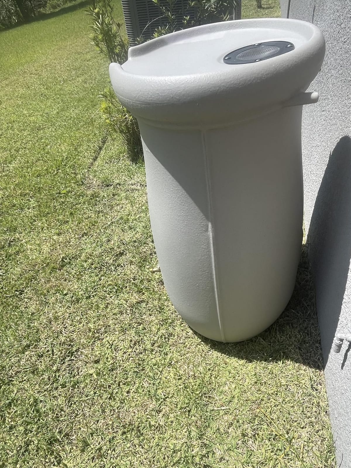 Step2 Fernway Rain Barrel, Outdoor Water Conservation Container, Holds 50 Gallons, Gray customer photo 2