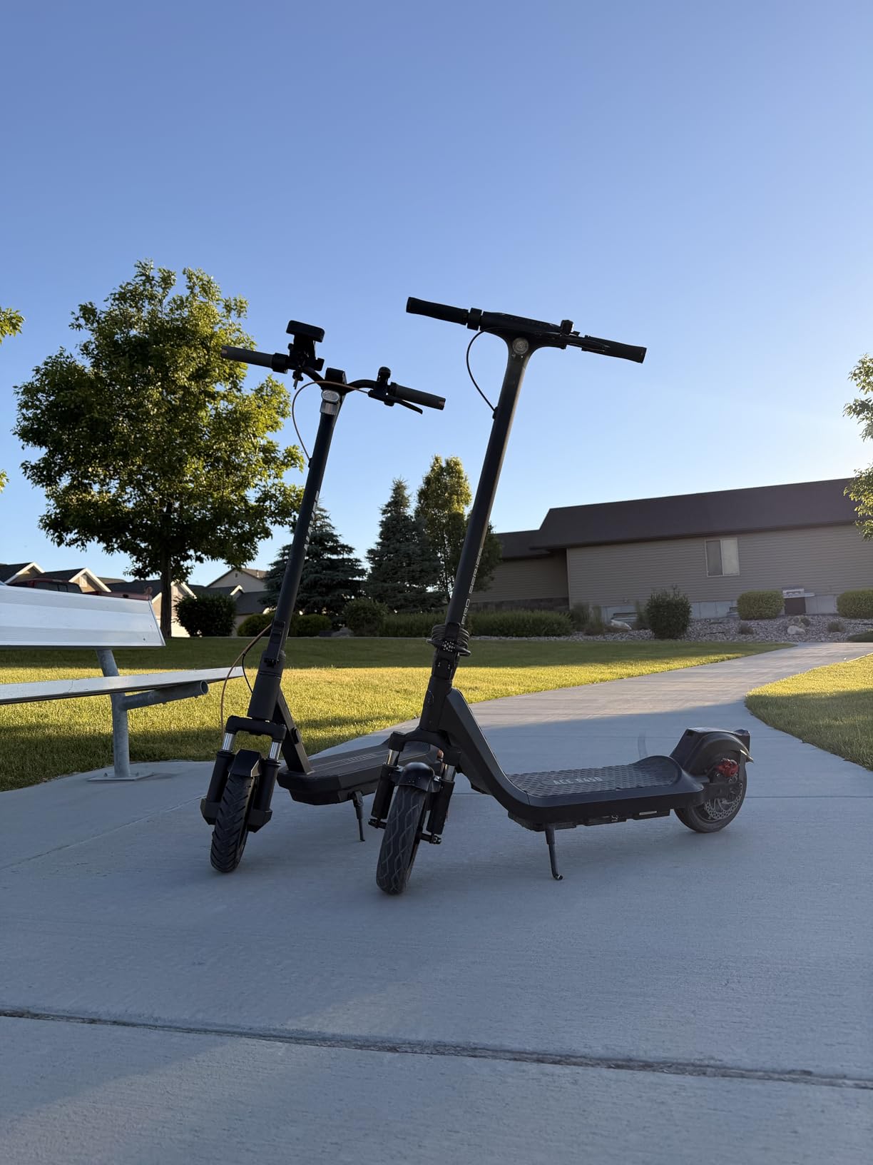 NAVEE GT3/ST3/GT5 Series Electric Scooter, 20/25 MPH Top Speed, 30-55.9 Miles Max Range, 1000-1638W Motor with Dual Suspension, 10