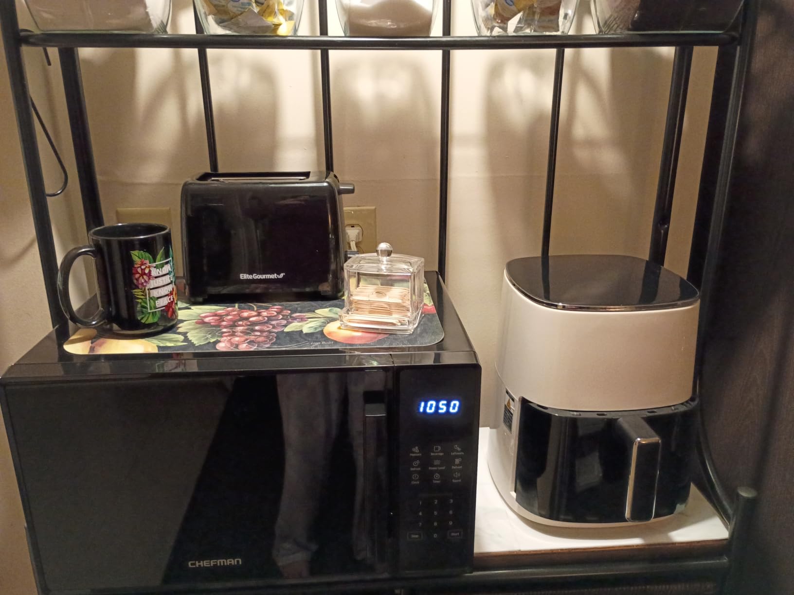 Chefman Countertop Microwave Oven 0.7 Cu. Ft., 700 Watts with 10 Power Levels, 6 Cooking Presets with One-Touch Express Cook, Eco Mode, Child Safety Lock, & Mute Button - Black customer photo 1