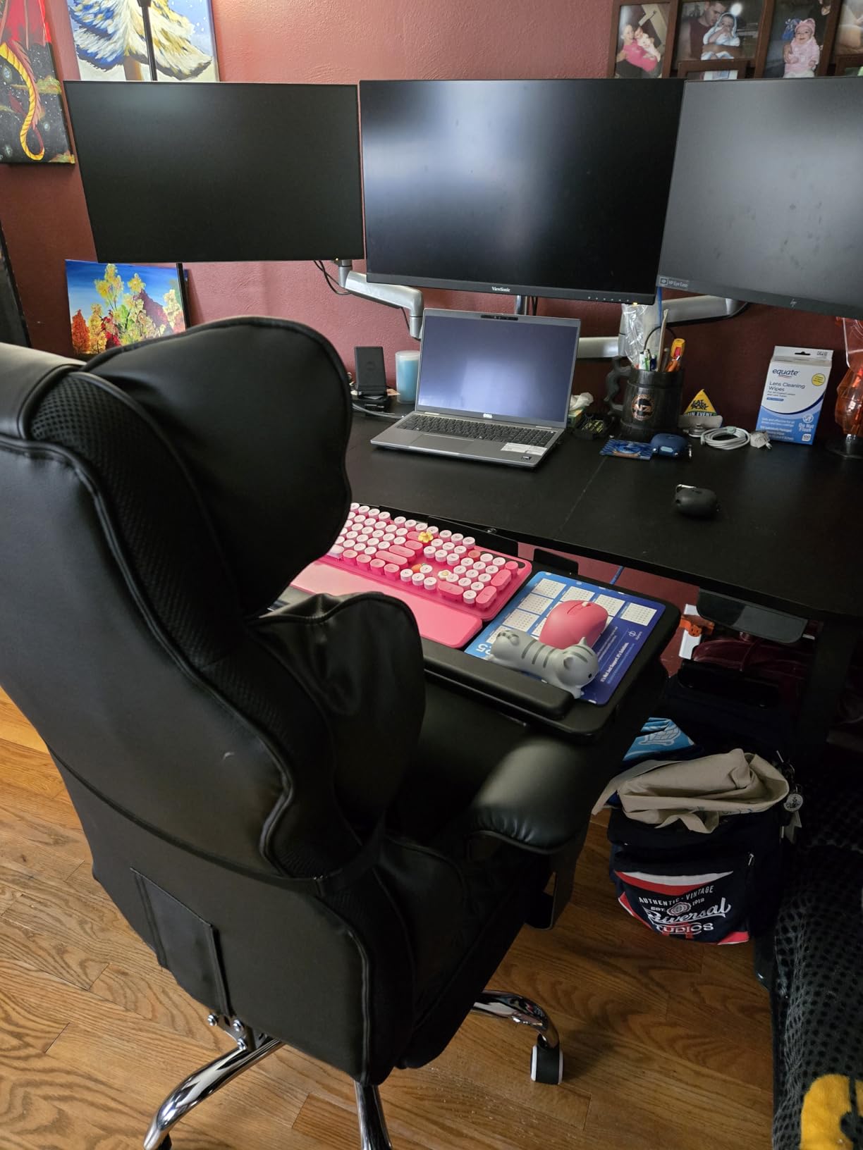COMHOMA Big and Tall Office Chair Heavy Duty Wide Ergonomic Gaming Chair with Deluxe Embossing Designed Leather with Foot Rest, 150° Reclining Adjustable Armrests Pocket Spring Back Support and Pillow customer photo 1