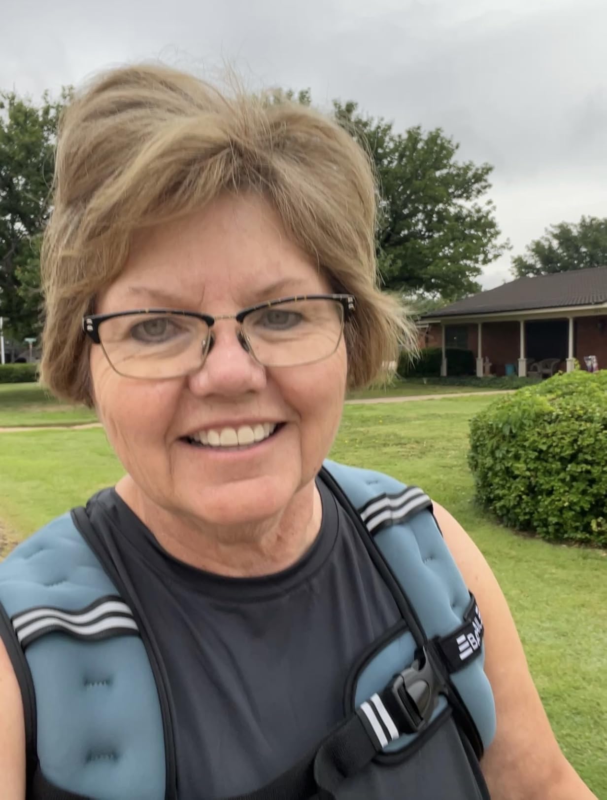BAGAIL Comfort-Fit Weighted Vest for Woman, Even Weight Distribution, Faster Weight Loss, No-Chafe or Bounce for Walking & Running with Detachable Phone Pouch & Reflective Stripes (Available 5-30lbs) customer photo 2