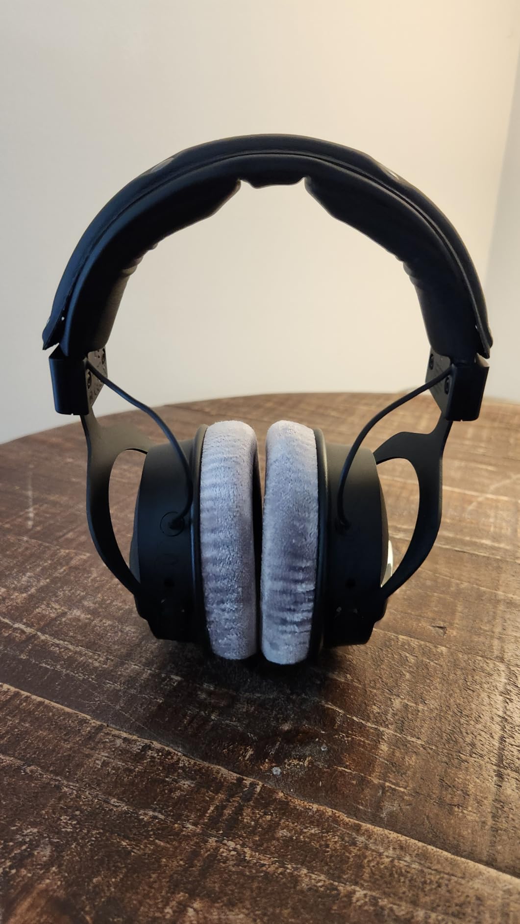 beyerdynamic DT 770 Pro X Wired Over-Ear Headphones, 48 Ohm, Closed-Back Professional Recording Studio Monitor. Recording, Monitoring, Sound Isolation, Handmade in Germany. Black customer photo 1