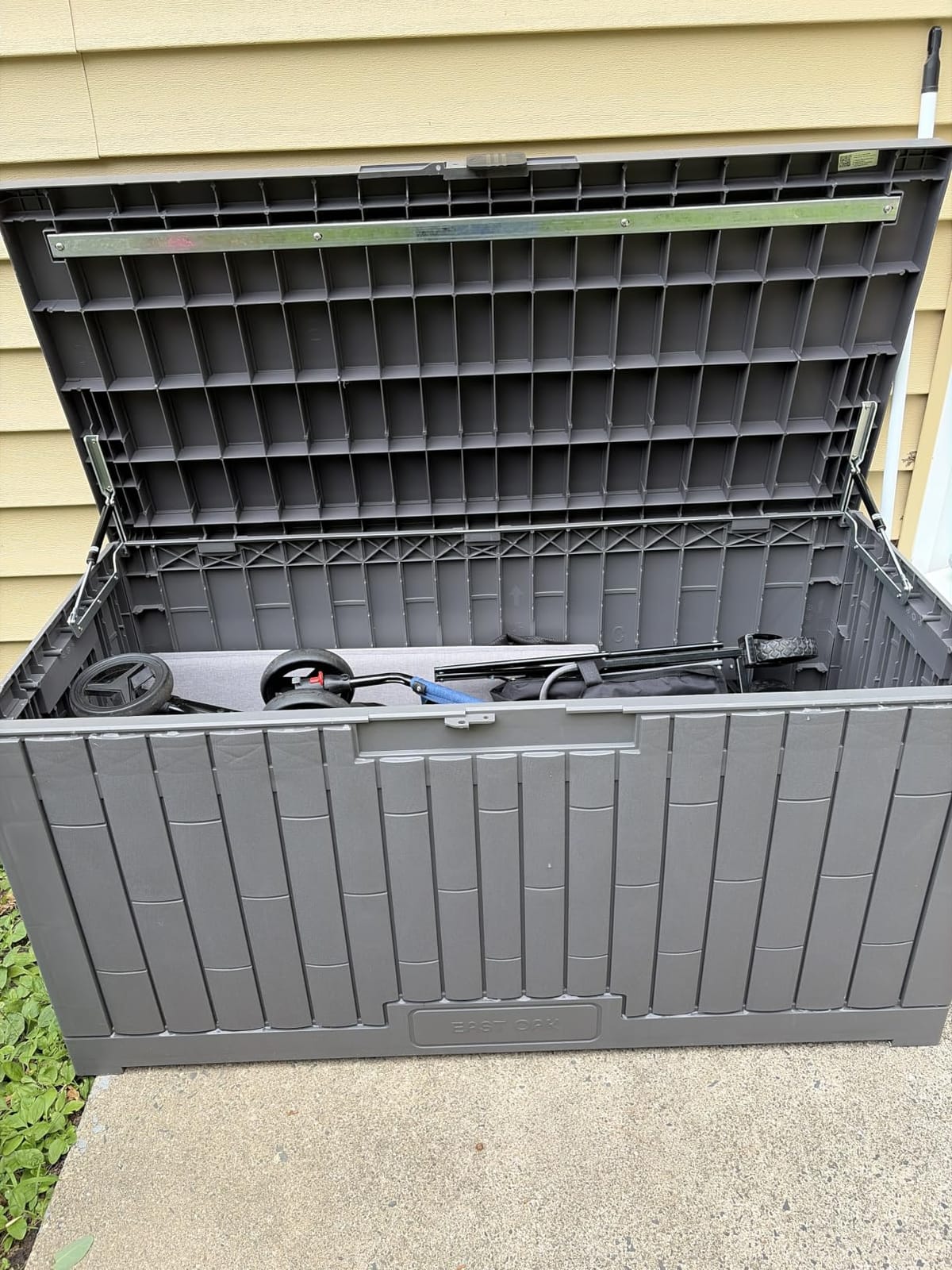 EAST OAK 120 Gallon Outdoor Storage Box | Large Resin Deck Box with Reinforced Stainless Steel Support | Waterproof & UV-Resistant customer photo 1