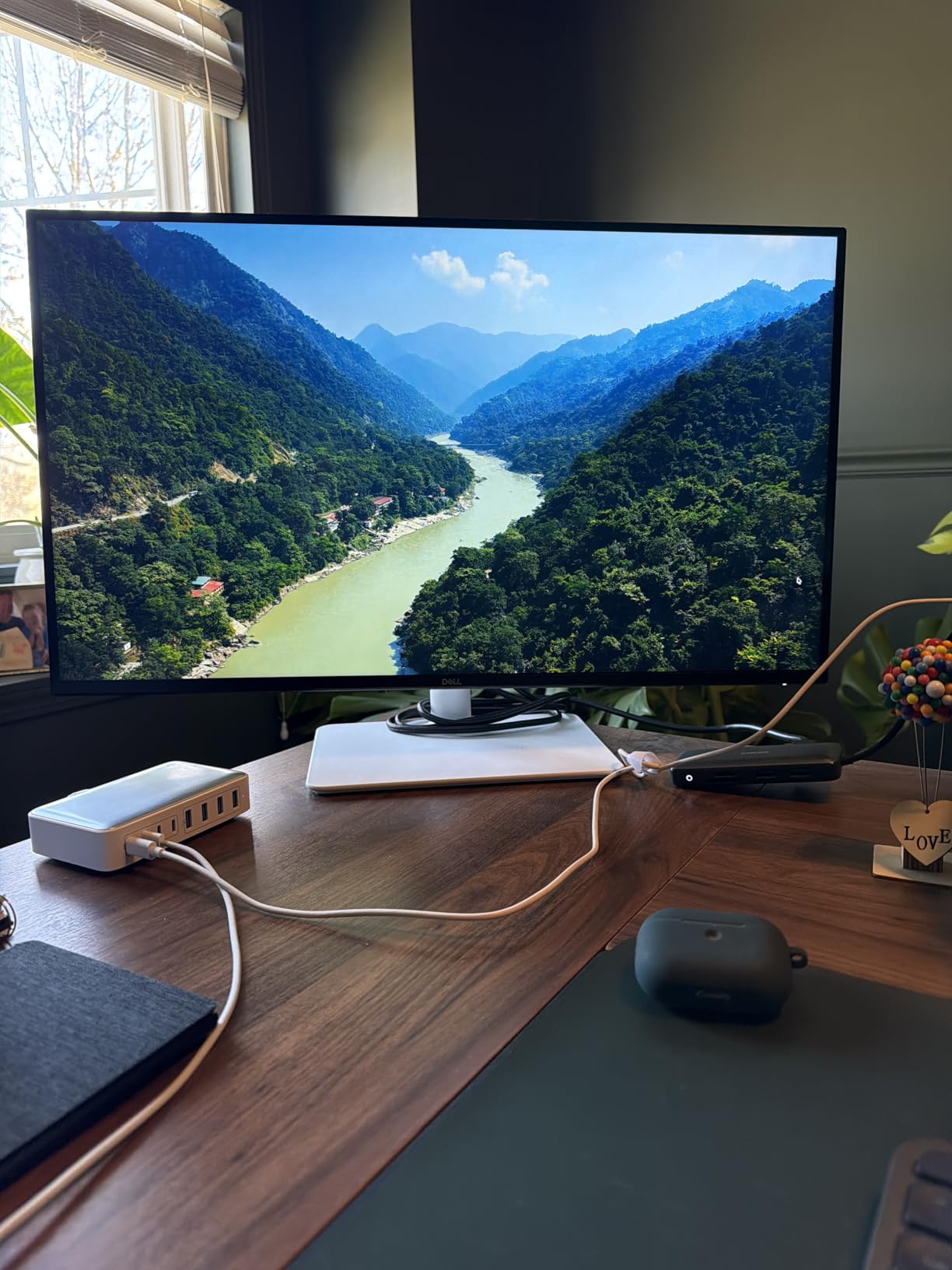 Dell 27 Monitor S2725QS, 4K UHD IPS, 120Hz, 5ms, FreeSync Premium, 350 cd/m2 Brightness, 1,500:1 Contrast, 99% sRGB, Anti-Gare, HDMI, DisplayPort, USB-C, Height Adjustable, Swivel, Pivot customer photo 1