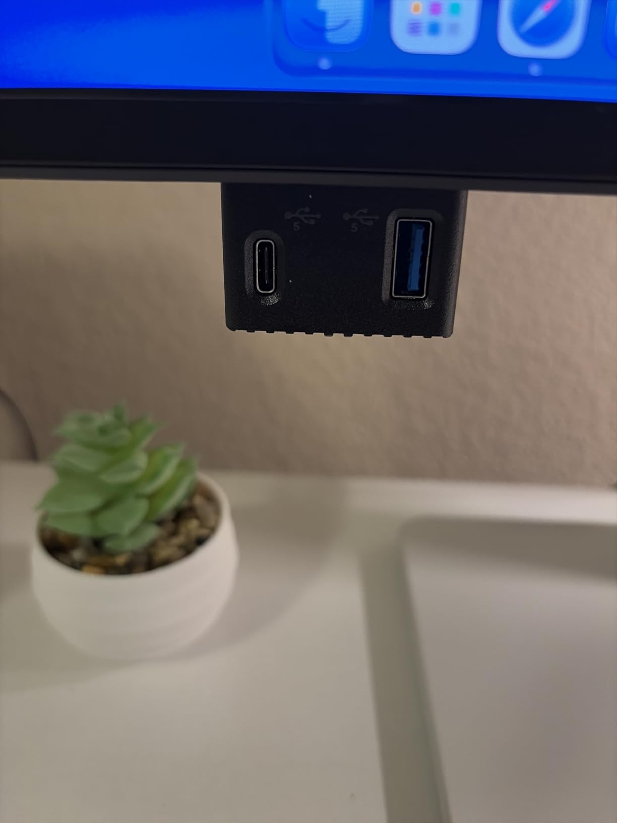 Dell 27 Monitor S2725QC, 4K UHD IPS, 120Hz, 99% sRGB, 4ms, FreeSync Premium | 3840x2160, 163 PPI, USB-C, HDMI, DisplayPort, Anti-Glare, Eye Comfort Technology customer photo 1