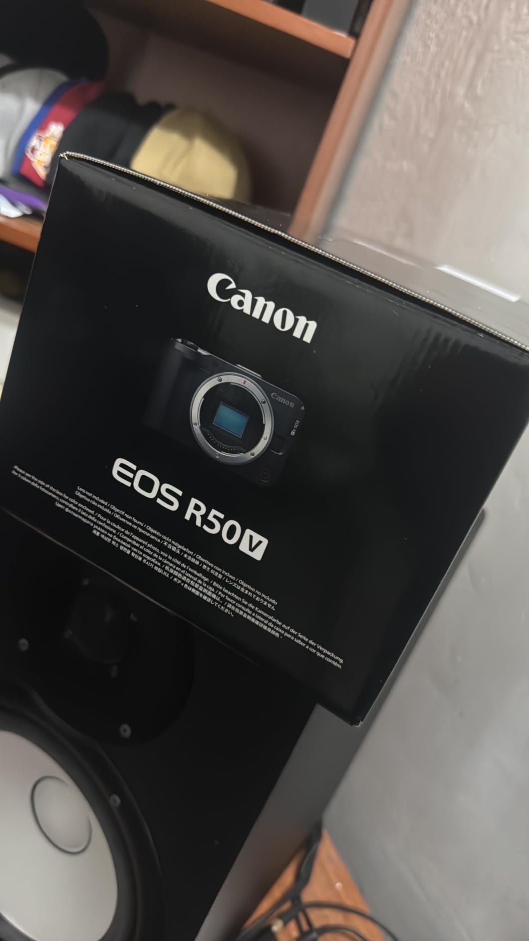 Canon EOS R50 V Mirrorless Camera (Body Only) - APS-C Digital Camera, Flip Screen 4K Video, Interchangeable Lens Camera for Vlogging, Content Creation, Streaming, Filming, Podcasts, TikTok customer photo 2