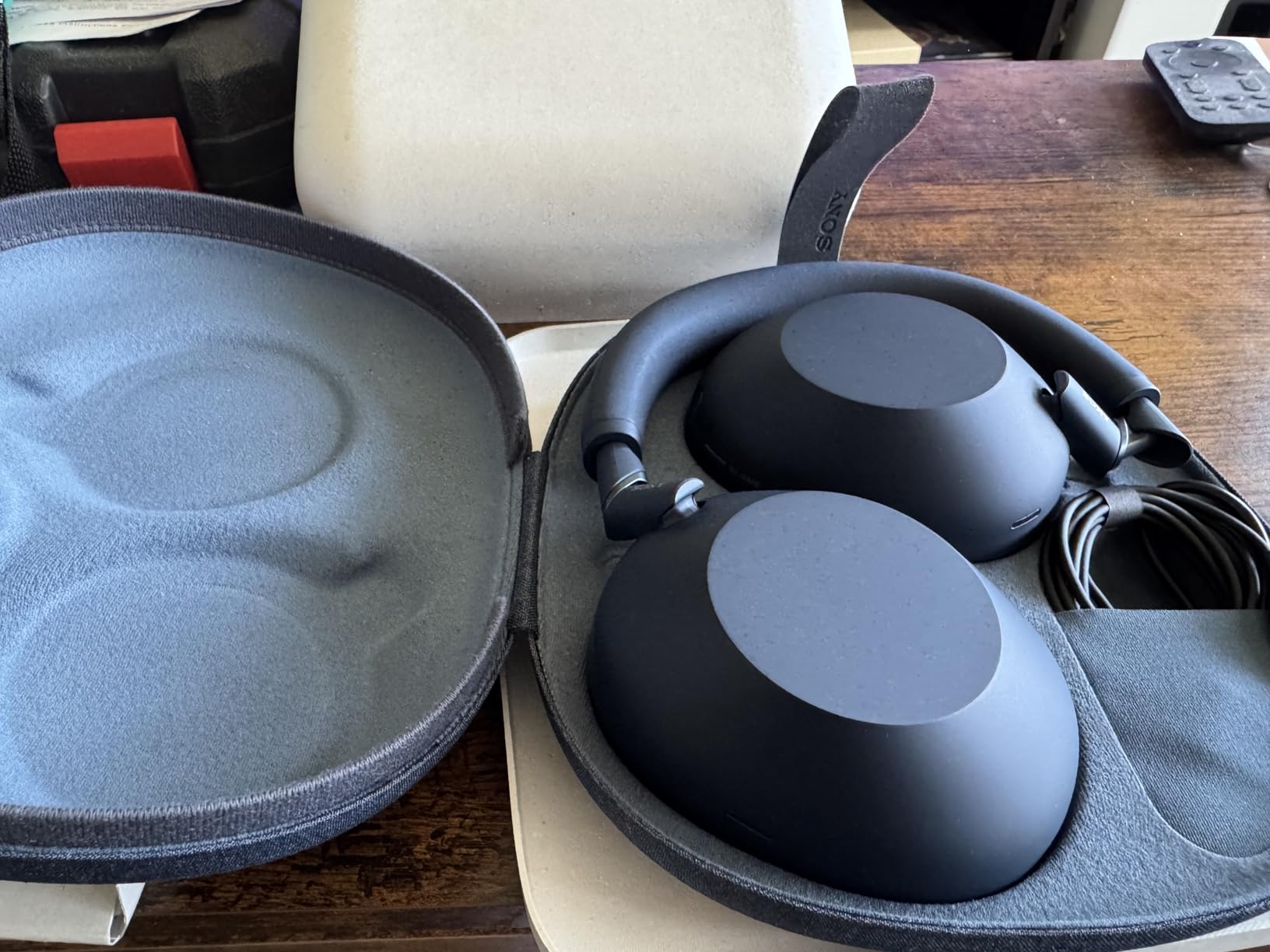 Sony WH-1000XM6 The Best Noise Cancelling Wireless Headphones, Black | HD NC Processor QN3, 12 Microphones, Adaptive NC Optimizer, Mastered by Engineers, Studio-Quality, Up to 30 Hrs of Battery customer photo 2