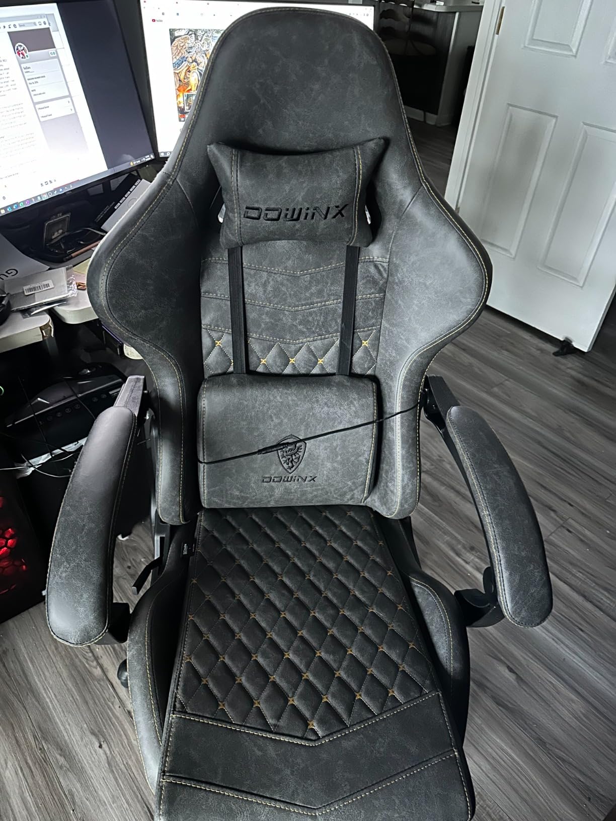 Dowinx Big & Tall Vintage Gaming Chair for Adults, 400 lb Capacity Heavy Duty Ergonomic Computer Chair with Massage Lumbar, Footrest & Easy Side Recline, Black customer photo 1