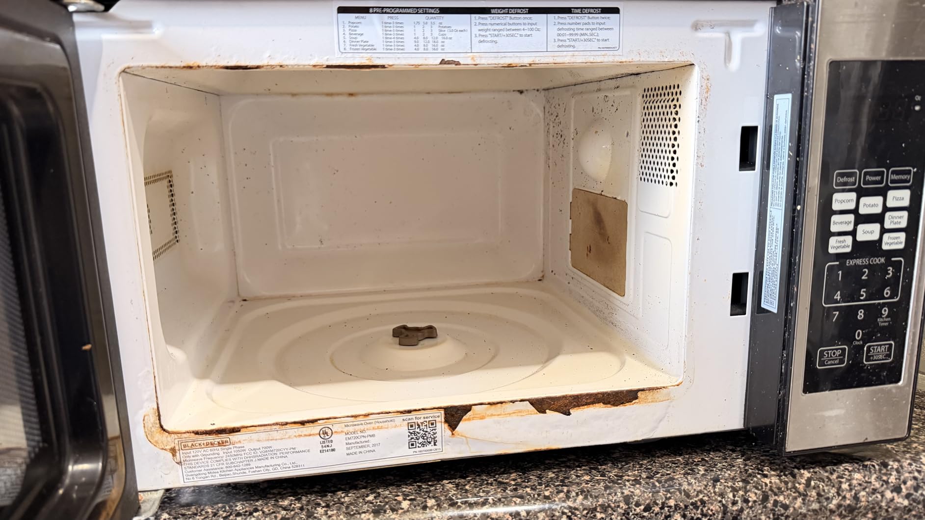 Countertop Microwave Ovens 0.7 Cu. Ft. 700 Watts Microwave Oven With LED Lighting, Turntable and Child Lock, Compact Microwave Perfect for Apartments and Dorms, Easy Clean Interior, Black customer photo 1