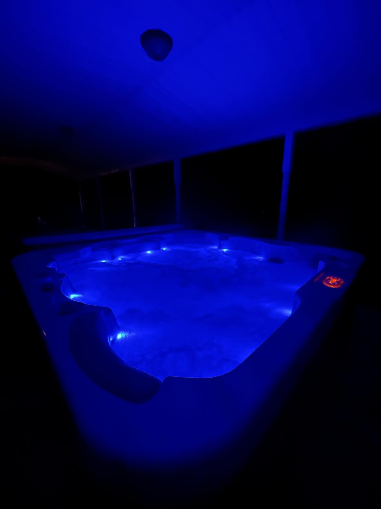 Bueno Spa Jersey 6 - Person 46 - Jet Acrylic Hot Tub with New Arctic Max Insulation, Stereo System, and Included Cover customer photo 1