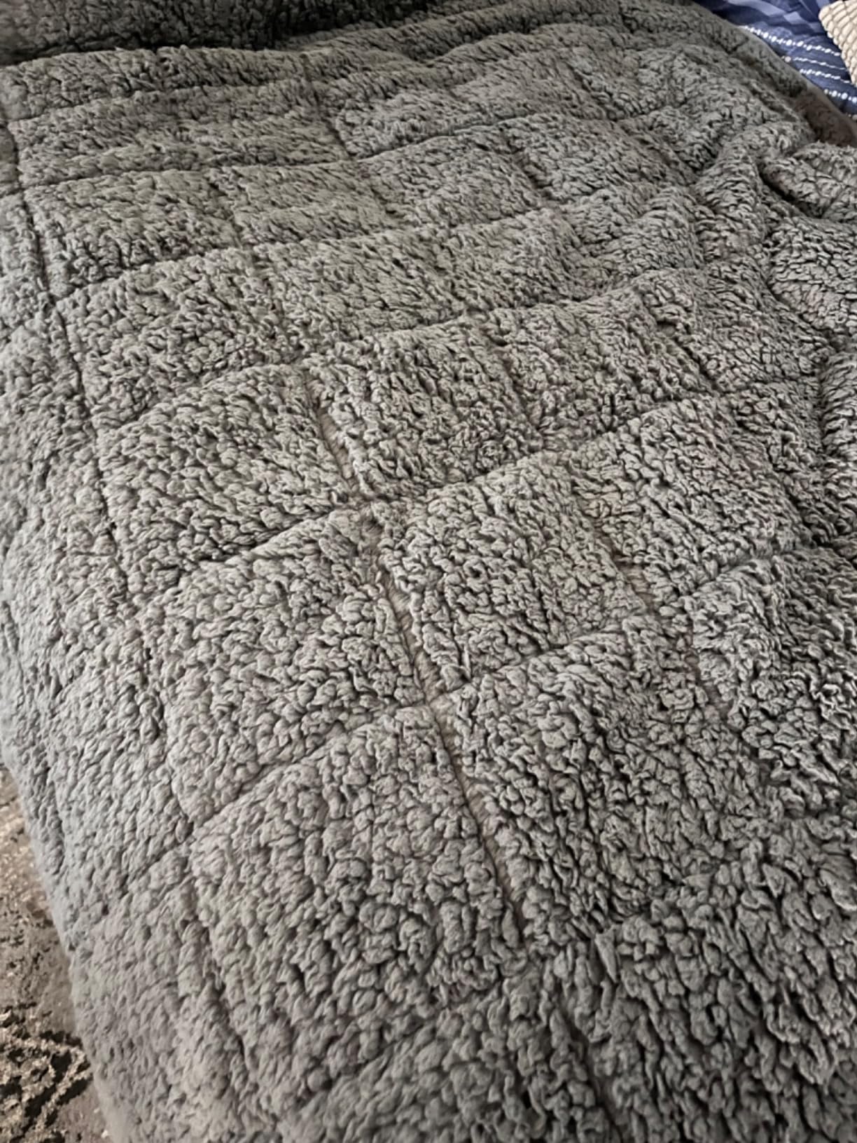 Sivio Weighted Blanket for Adult, King Size 15 lbs 80 x 87 Inches | Soft Warm Sherpa Fleece; Cozy Flannel Filled with Glass Beads; Machine Washable; Heavy Throw for Bed Sleep and Calm; Black customer photo 1