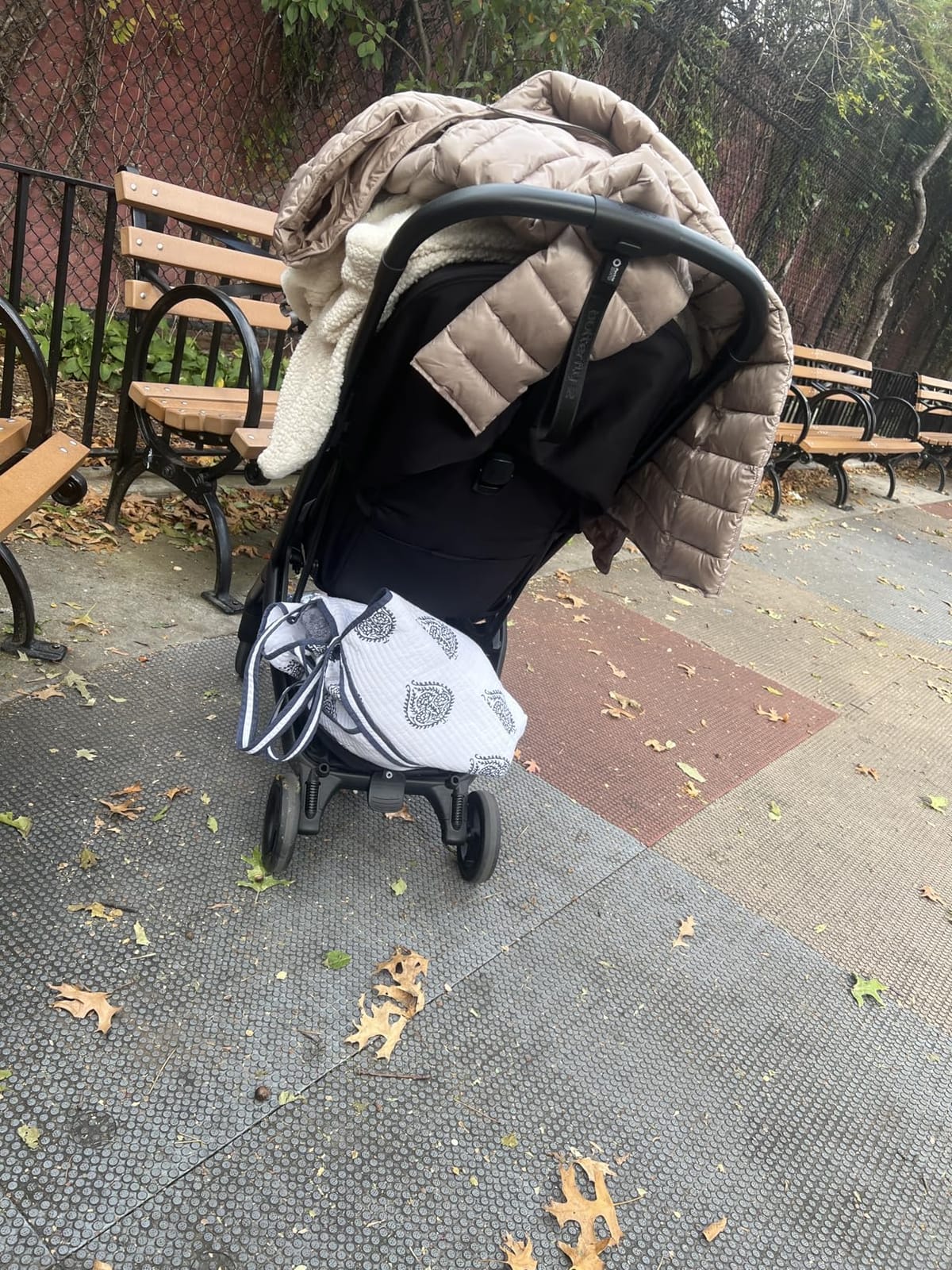 Bugaboo Butterfly 2 Ultra-Compact Travel Stroller One-Second Fold - Forest Green customer photo 2