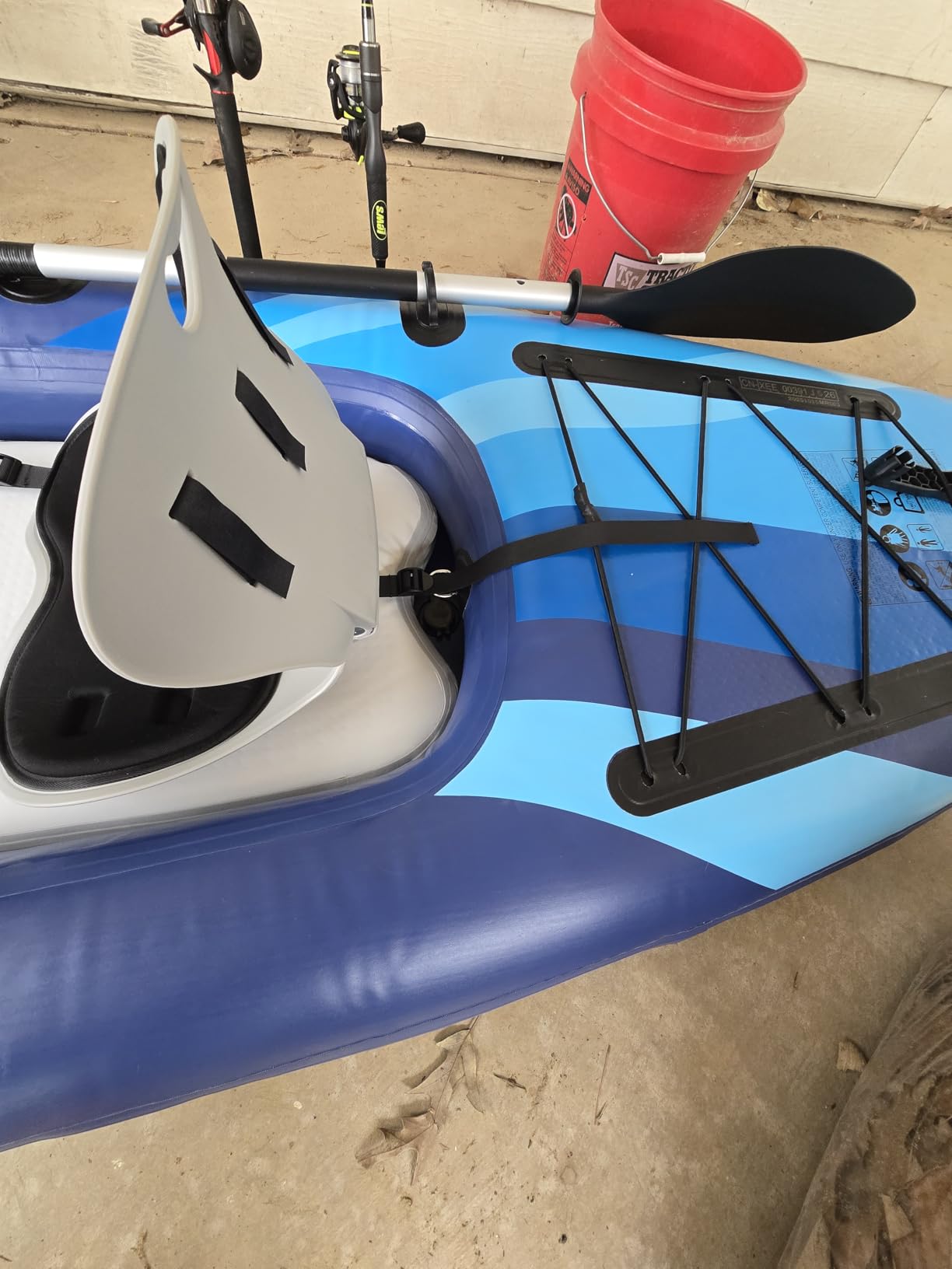INTEX 68245EP 10.5ft Dakota Quest Sit-On-Top Inflatable Kayak, Kayak Folds into Backpack, 352lbs Capacity, Hand Air Pump, Paddle, Phone/Action Camera Holder Included customer photo 2
