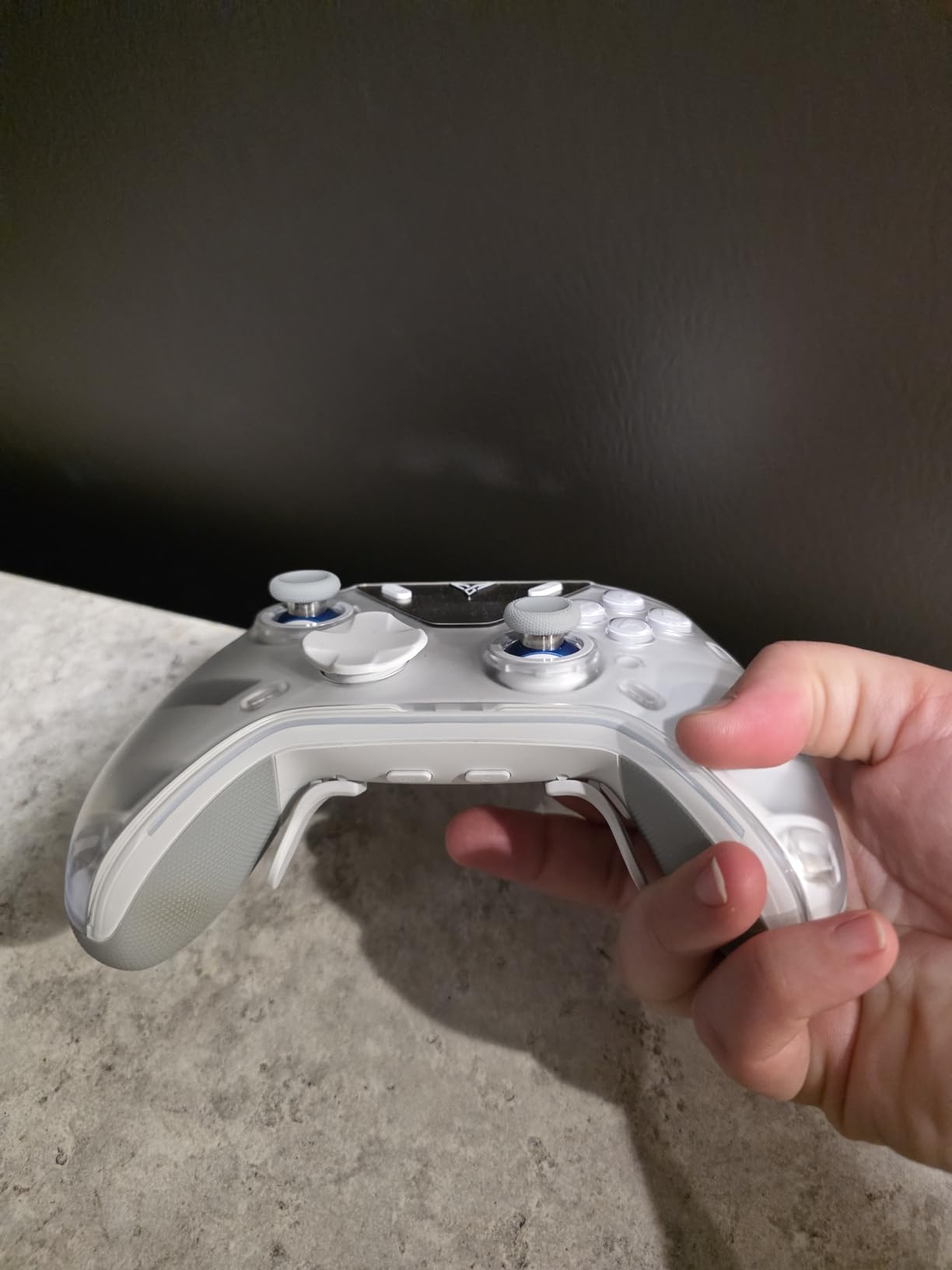 FLYDIGI Apex 5 PC Controller, Forceflex Joystick, 3ms Ultra-Low Latency | ForceAdapt Triggers, RGB Light Bar, Full-Color LCD Display, 1500mAh Battery, Trigger+Grip Vibration, 6 Extra Buttons customer photo 1