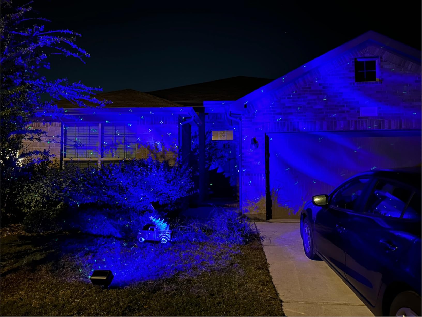Govee Outdoor Projector Light, Upgraded Aurora Star Projector for Yard | 50+ Scene Modes with 16 RGB Patterns for Indoor & Outdoor Holiday Display, Work with Alexa, Google, Matter, IP65 Waterproof customer photo 1